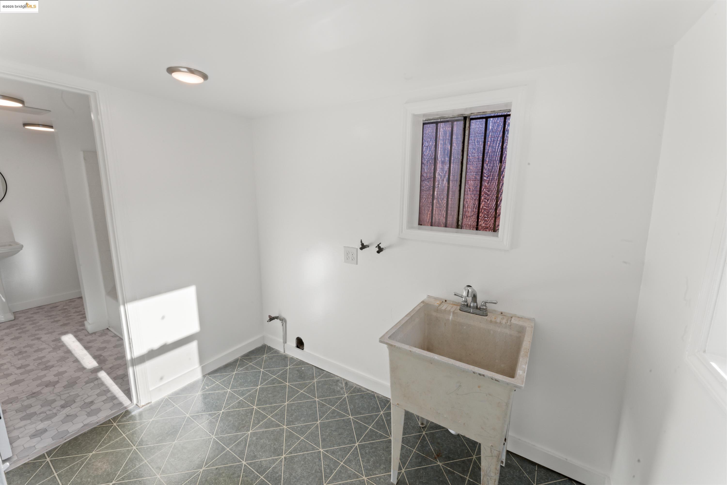 Detail Gallery Image 11 of 22 For 1213 Egbert Avenue, San Francisco,  CA 94124 - 3 Beds | 1 Baths