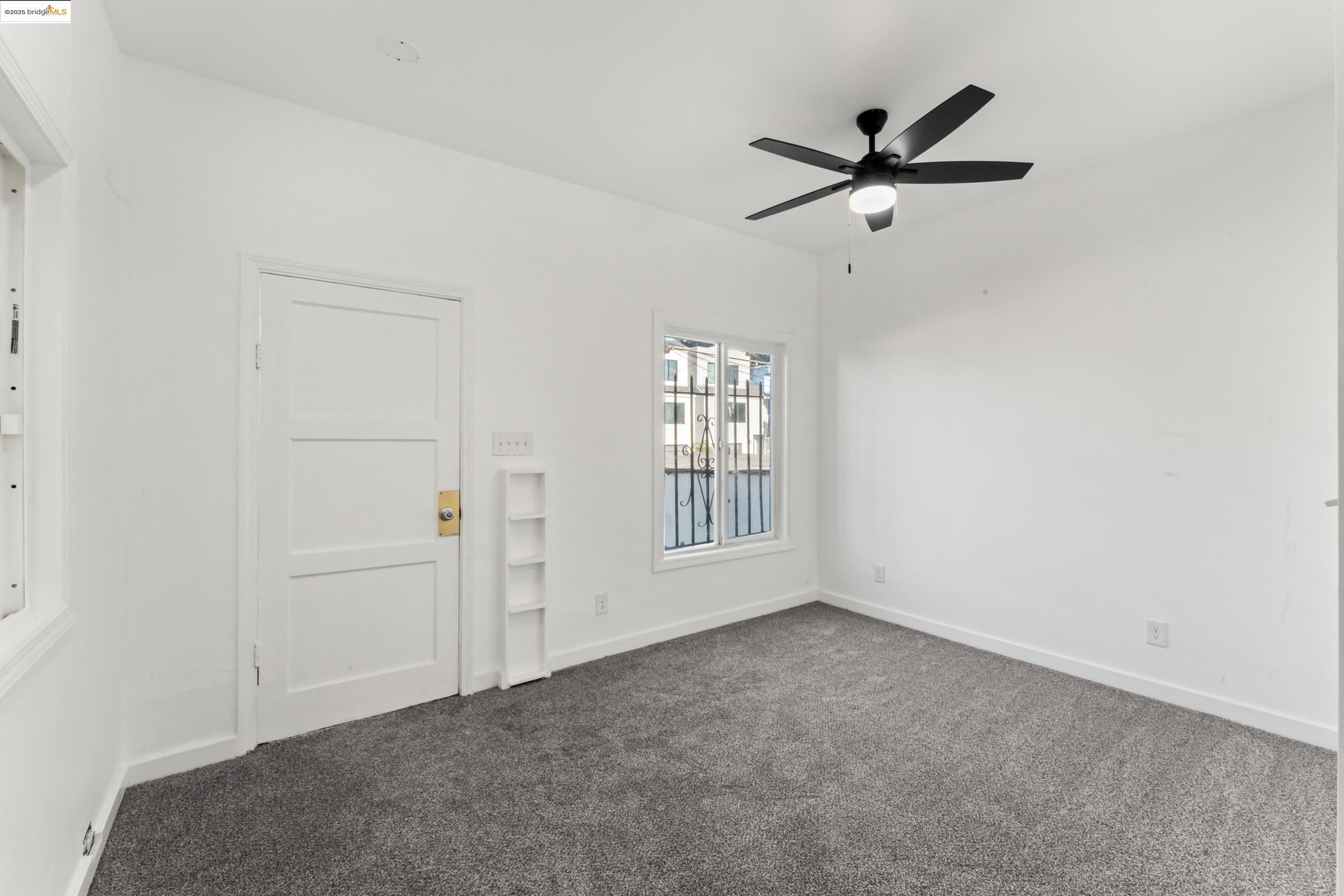 Detail Gallery Image 6 of 22 For 1213 Egbert Avenue, San Francisco,  CA 94124 - 3 Beds | 1 Baths
