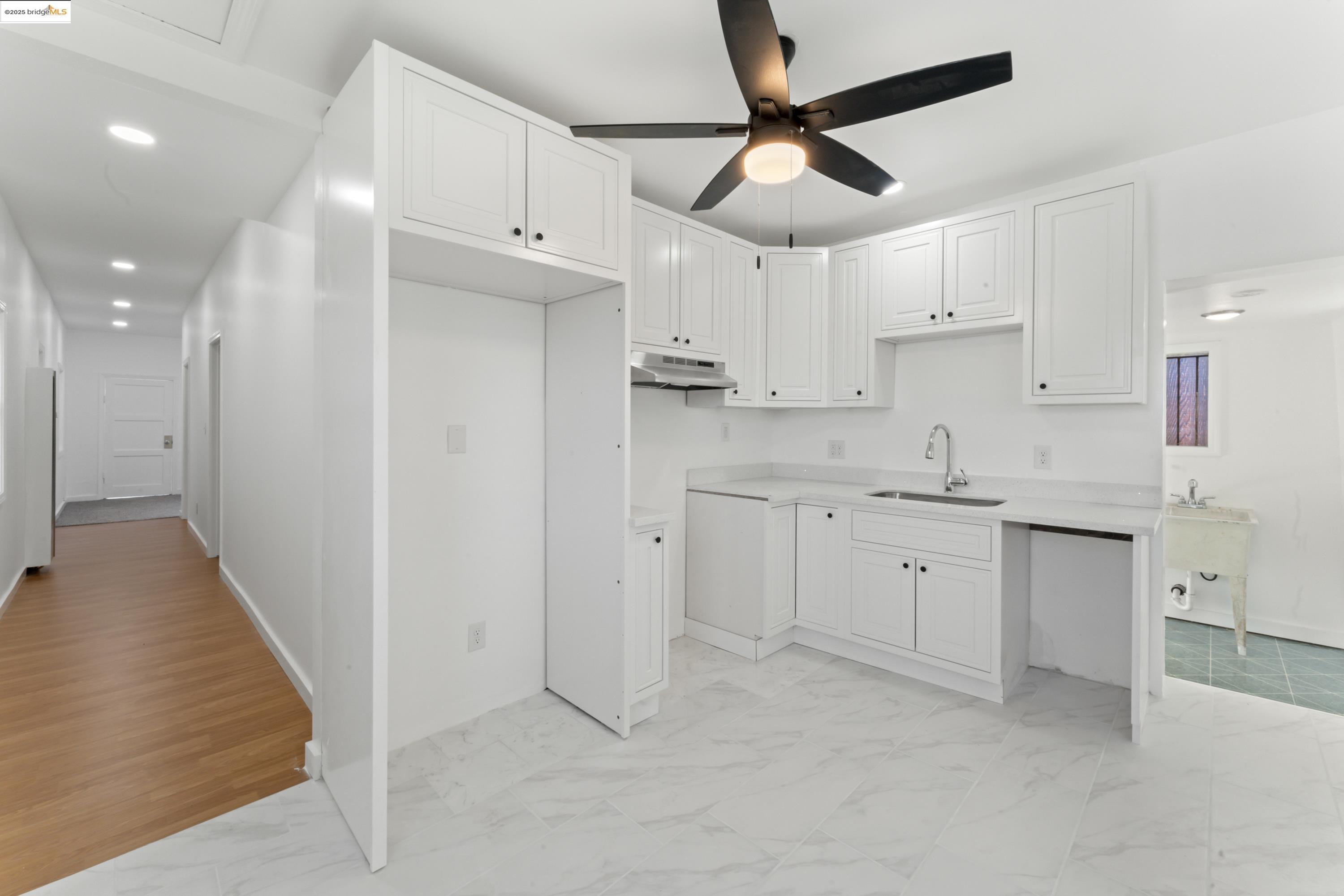 Detail Gallery Image 8 of 22 For 1213 Egbert Avenue, San Francisco,  CA 94124 - 3 Beds | 1 Baths