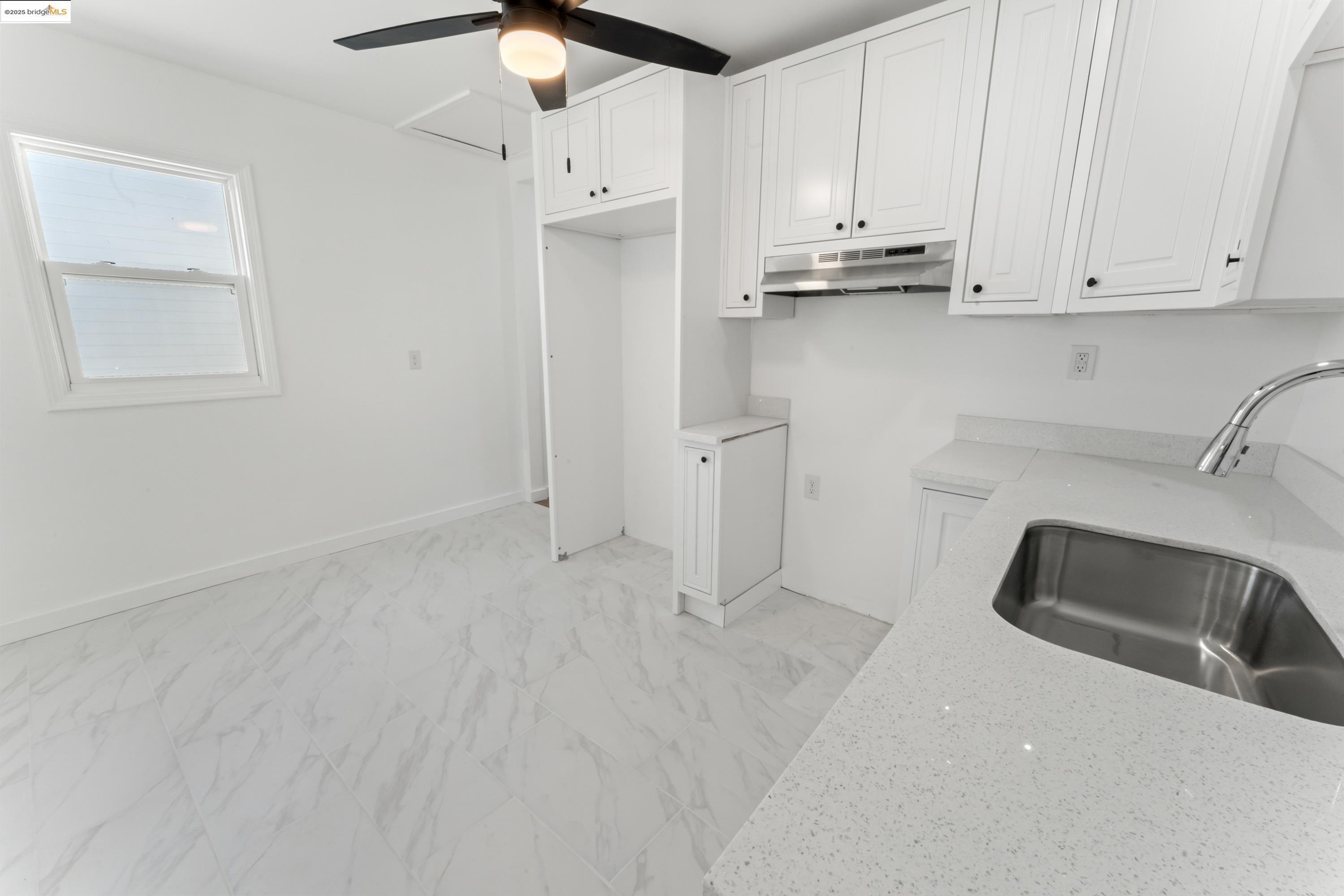 Detail Gallery Image 9 of 22 For 1213 Egbert Avenue, San Francisco,  CA 94124 - 3 Beds | 1 Baths