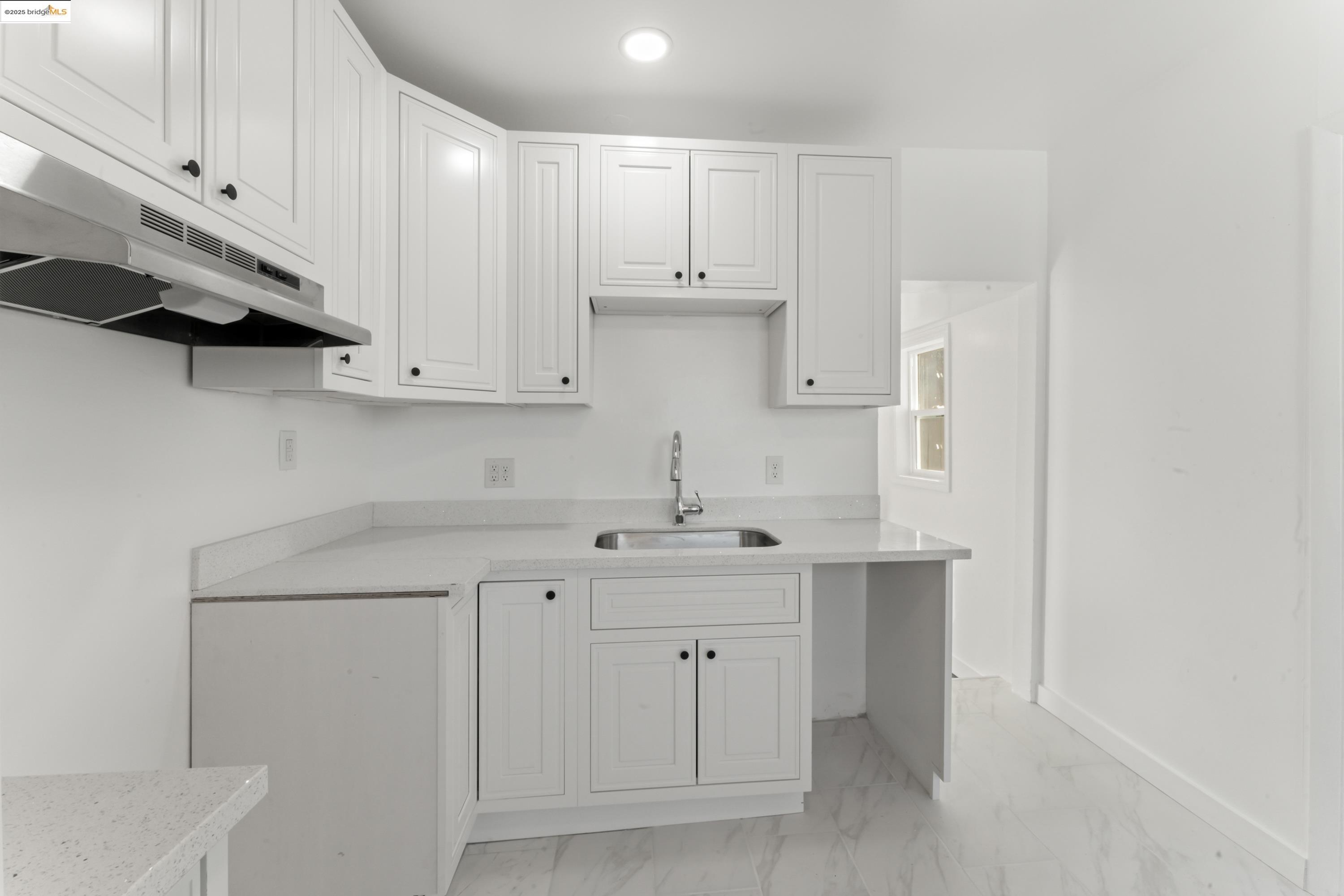 Detail Gallery Image 10 of 22 For 1213 Egbert Avenue, San Francisco,  CA 94124 - 3 Beds | 1 Baths