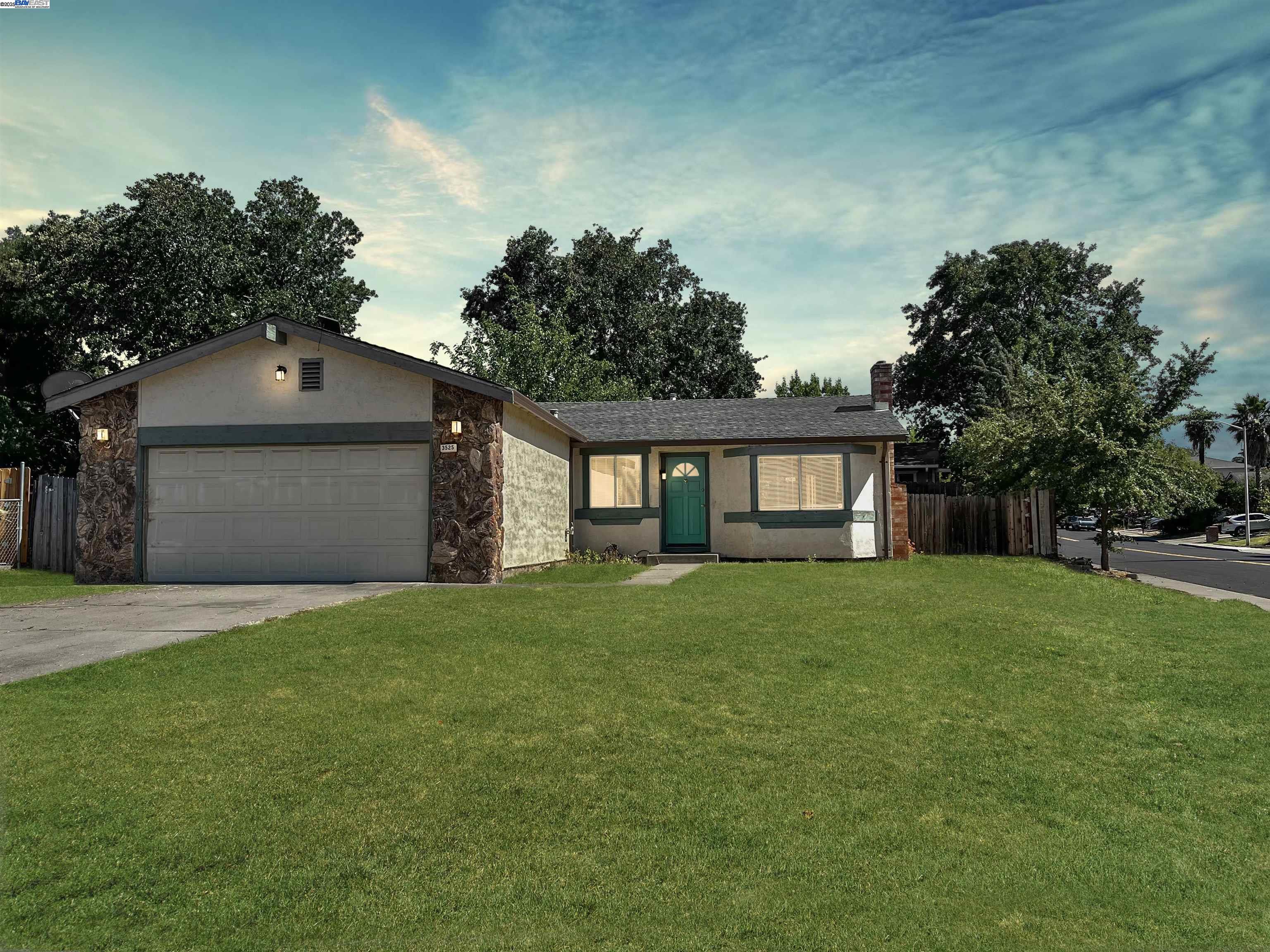 Detail Gallery Image 1 of 1 For 3525 Mac Ct, Antioch,  CA 94509 - 3 Beds | 2 Baths