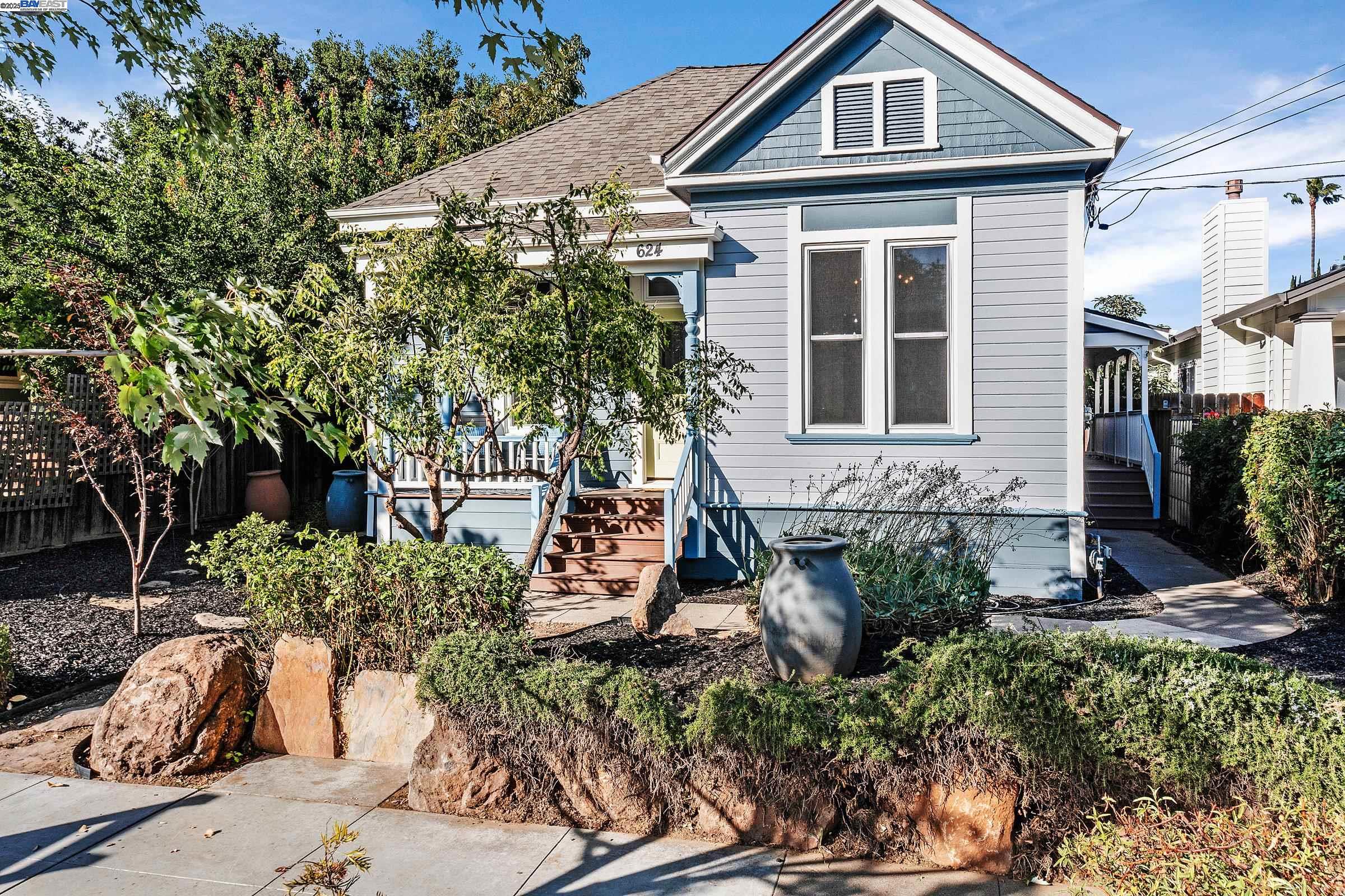 Detail Gallery Image 2 of 51 For 624 N 17th St, San Jose,  CA 95112 - 3 Beds | 1 Baths