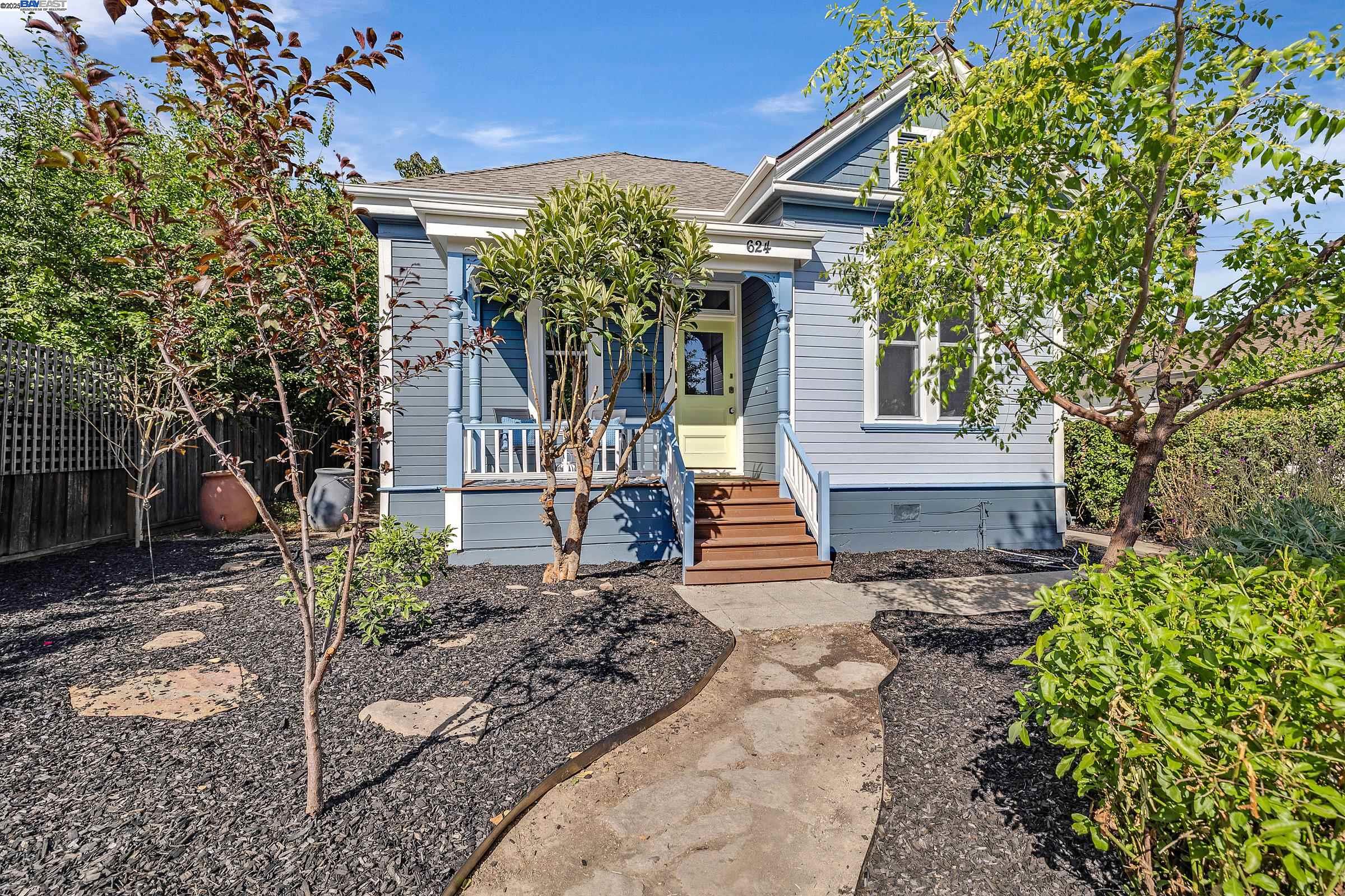 Detail Gallery Image 3 of 51 For 624 N 17th St, San Jose,  CA 95112 - 3 Beds | 1 Baths