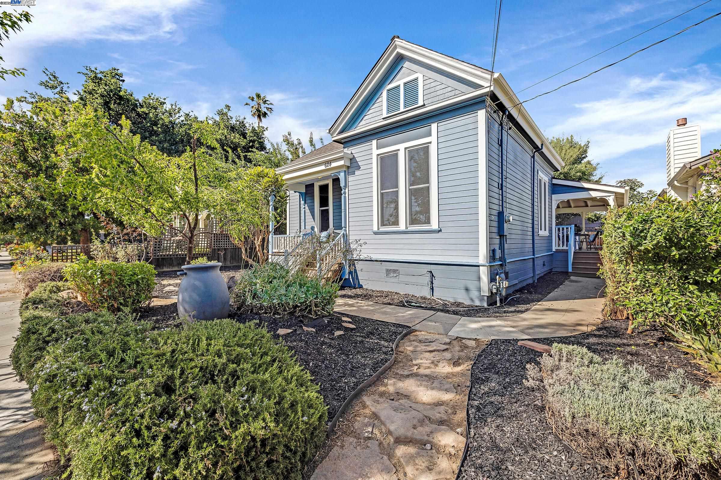 Detail Gallery Image 5 of 51 For 624 N 17th St, San Jose,  CA 95112 - 3 Beds | 1 Baths
