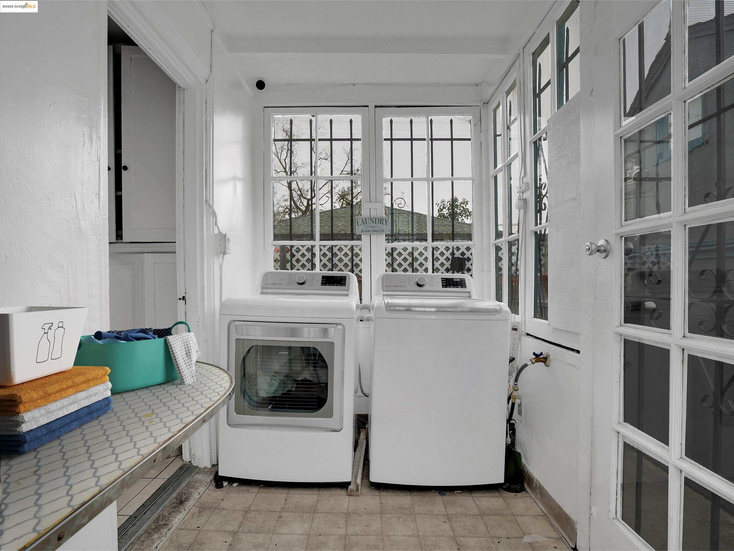 8127 Hillside St, Oakland, California 94605, 2 Bedrooms Bedrooms, 4 Rooms Rooms,1 BathroomBathrooms,Residential,For Sale,8127 Hillside St,41101242