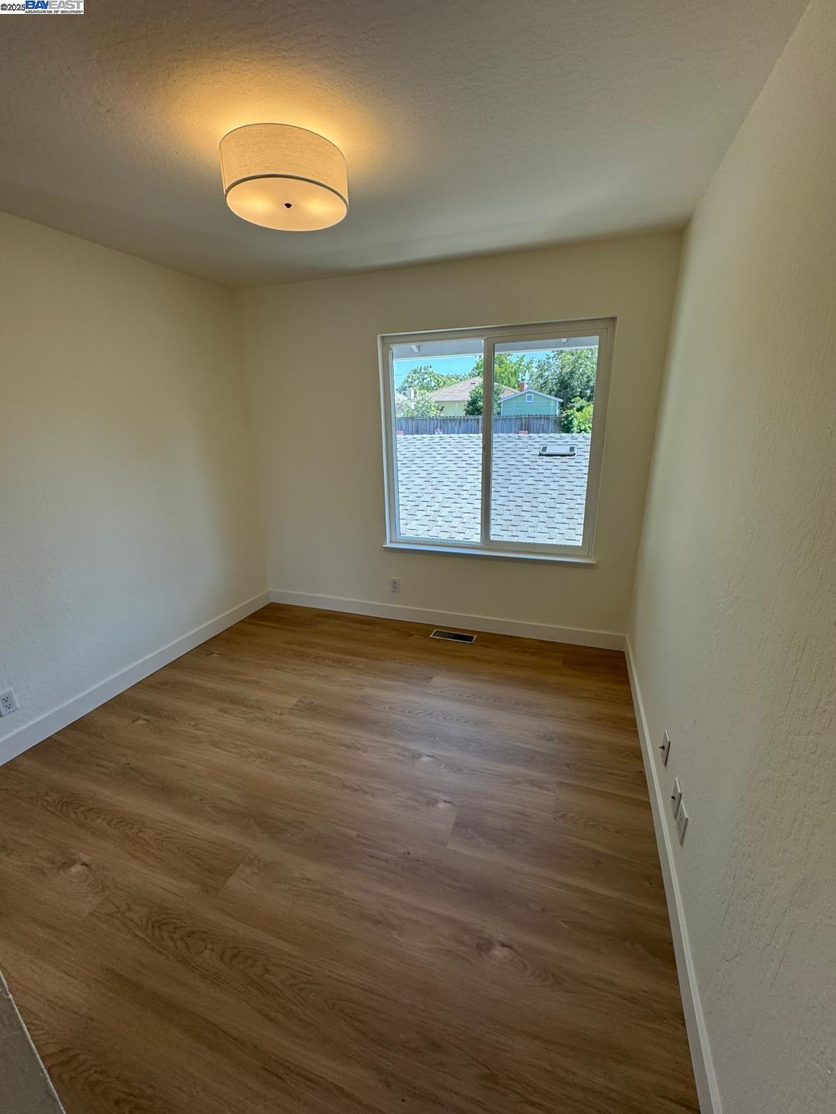 Detail Gallery Image 13 of 18 For 373 Pantano Circle, Pacheco,  CA 94553 - 3 Beds | 2/1 Baths