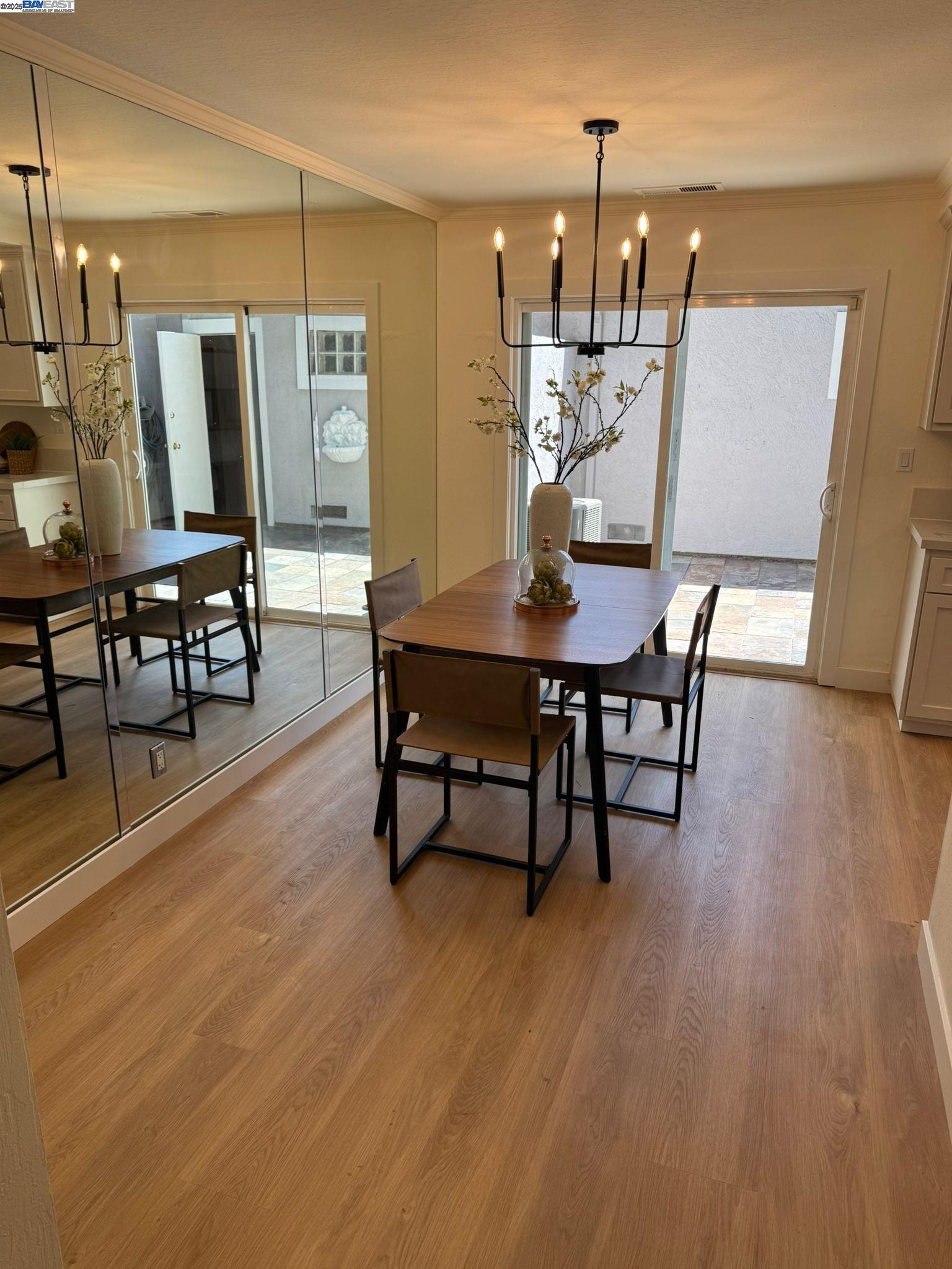 Detail Gallery Image 5 of 18 For 373 Pantano Circle, Pacheco,  CA 94553 - 3 Beds | 2/1 Baths