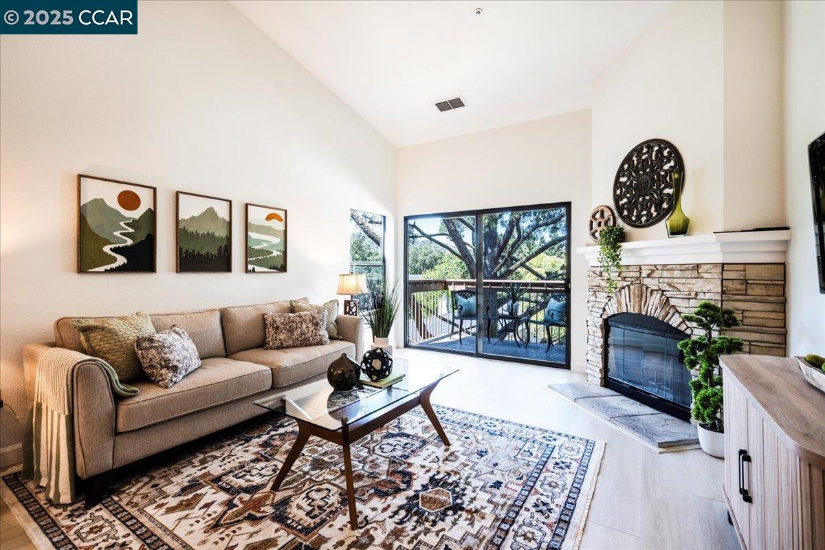 Detail Gallery Image 8 of 55 For 1733 S Villa Way, Walnut Creek,  CA 94595 - 2 Beds | 1/1 Baths