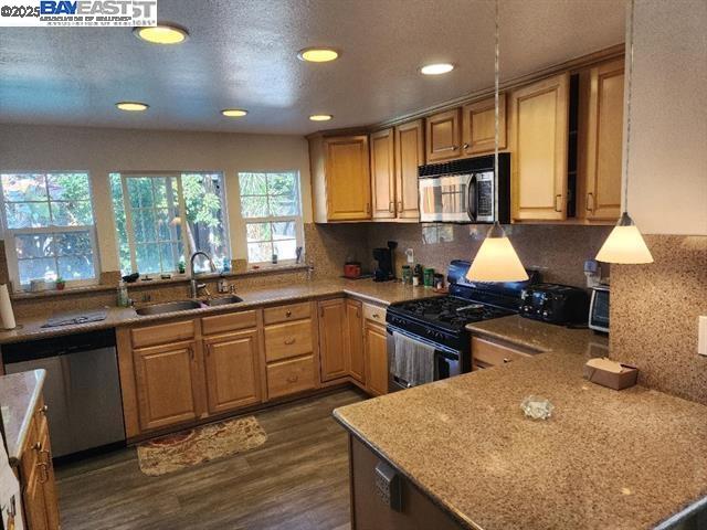 Detail Gallery Image 2 of 8 For 36202 Worthing, Newark,  CA 94560 - 5 Beds | 3 Baths