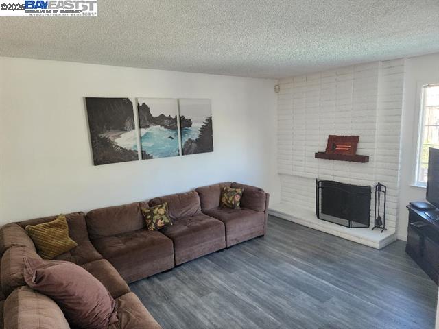 Detail Gallery Image 4 of 8 For 36202 Worthing, Newark,  CA 94560 - 5 Beds | 3 Baths
