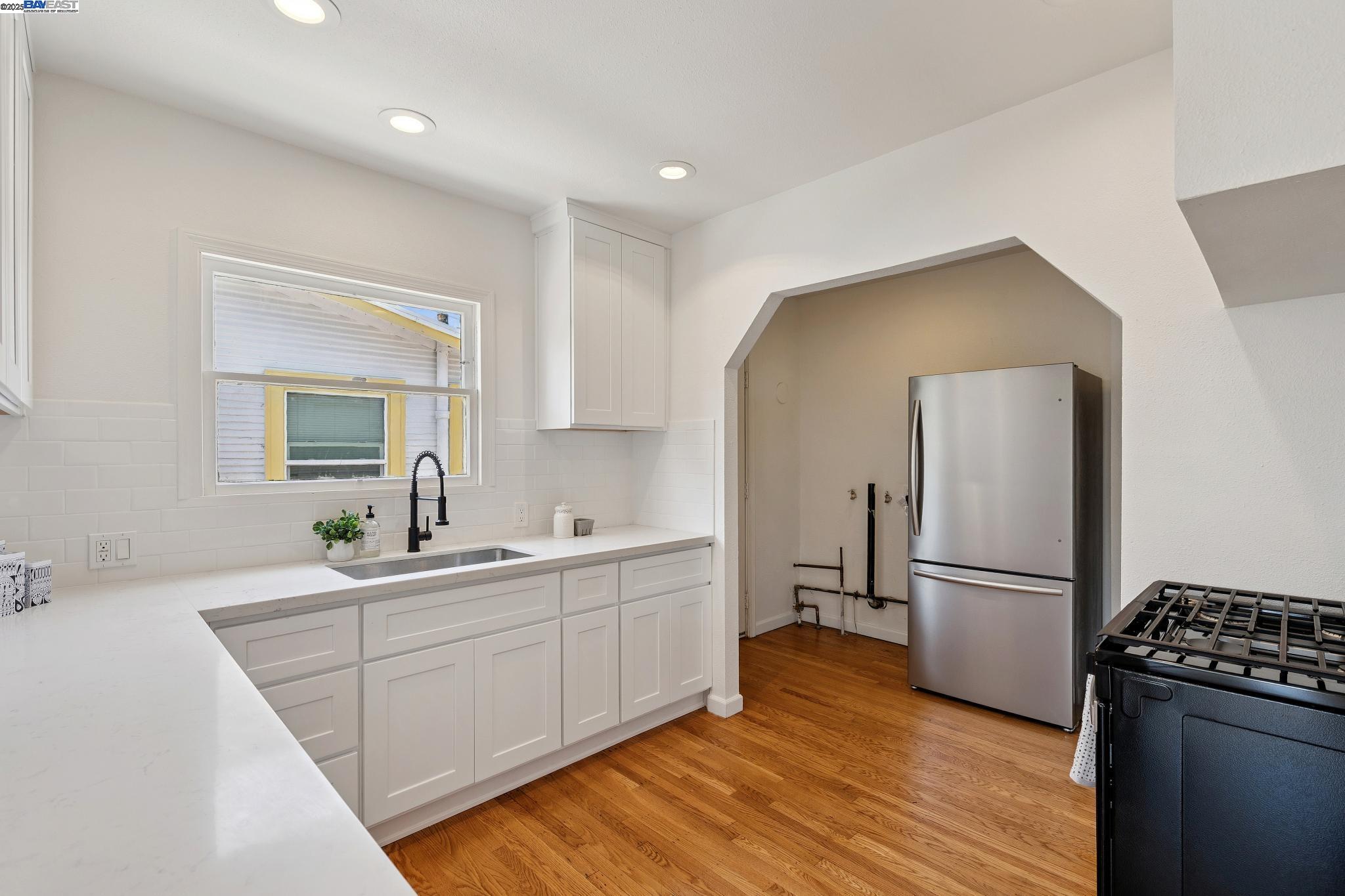 Detail Gallery Image 11 of 43 For 1921 87th Ave, Oakland,  CA 94621 - 2 Beds | 1/1 Baths