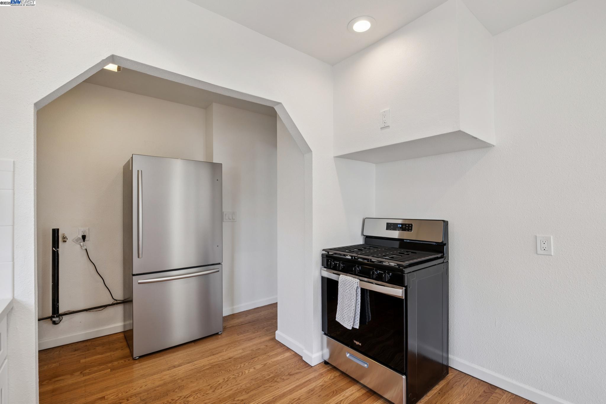 Detail Gallery Image 12 of 43 For 1921 87th Ave, Oakland,  CA 94621 - 2 Beds | 1/1 Baths