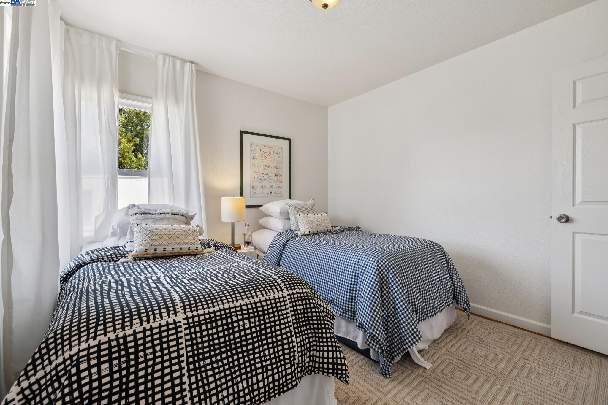 Detail Gallery Image 17 of 43 For 1921 87th Ave, Oakland,  CA 94621 - 2 Beds | 1/1 Baths