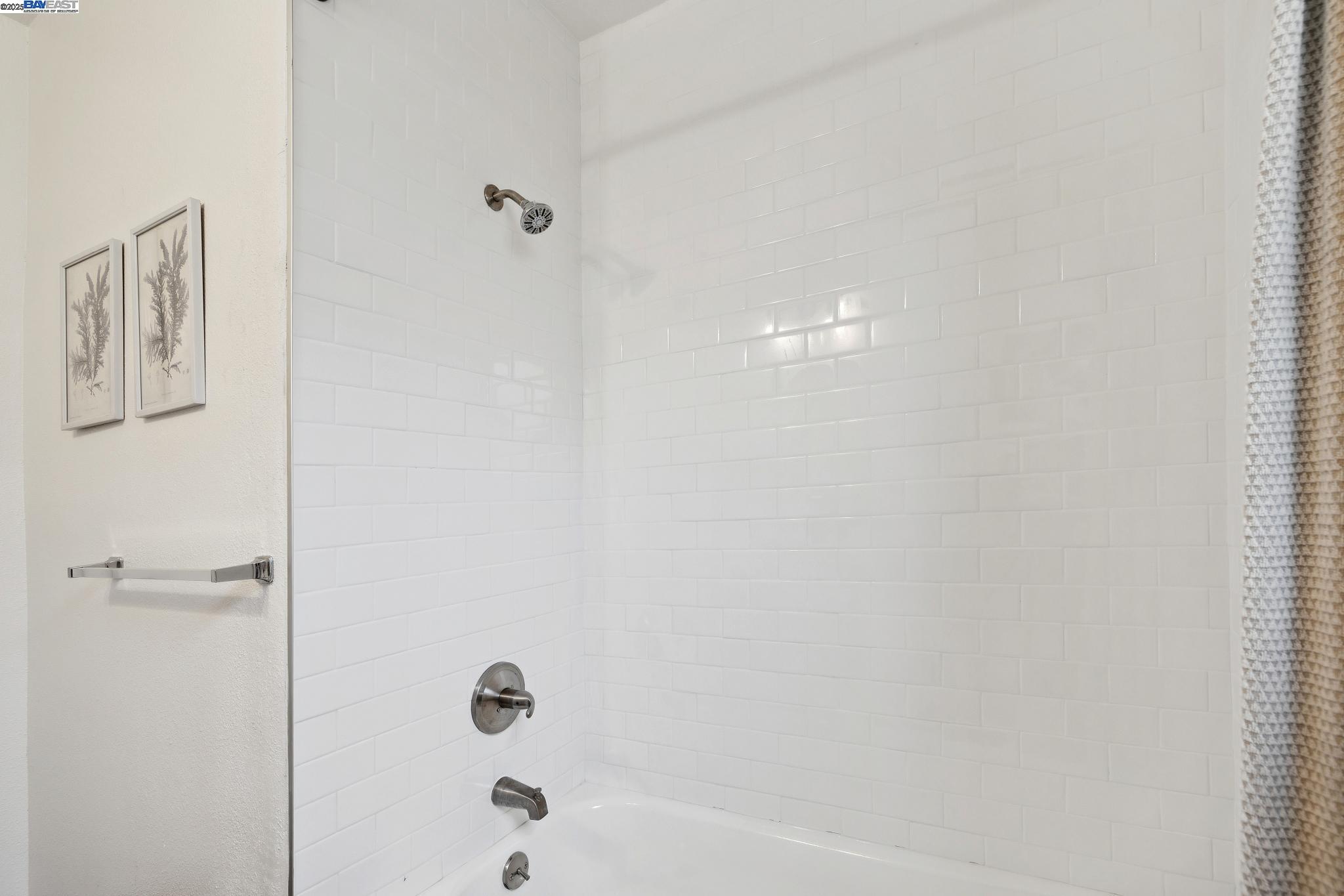 Detail Gallery Image 23 of 43 For 1921 87th Ave, Oakland,  CA 94621 - 2 Beds | 1/1 Baths