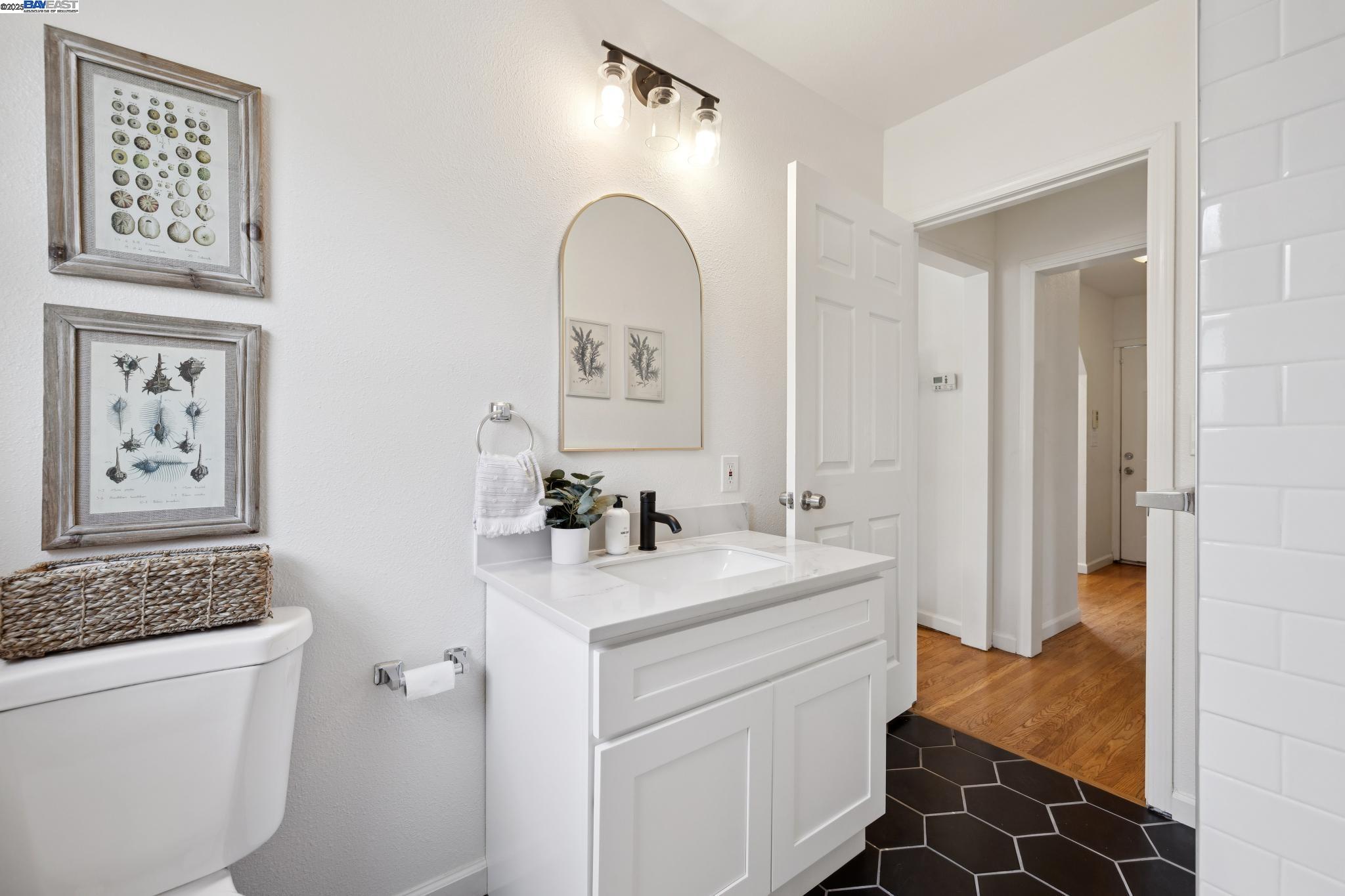 Detail Gallery Image 24 of 43 For 1921 87th Ave, Oakland,  CA 94621 - 2 Beds | 1/1 Baths