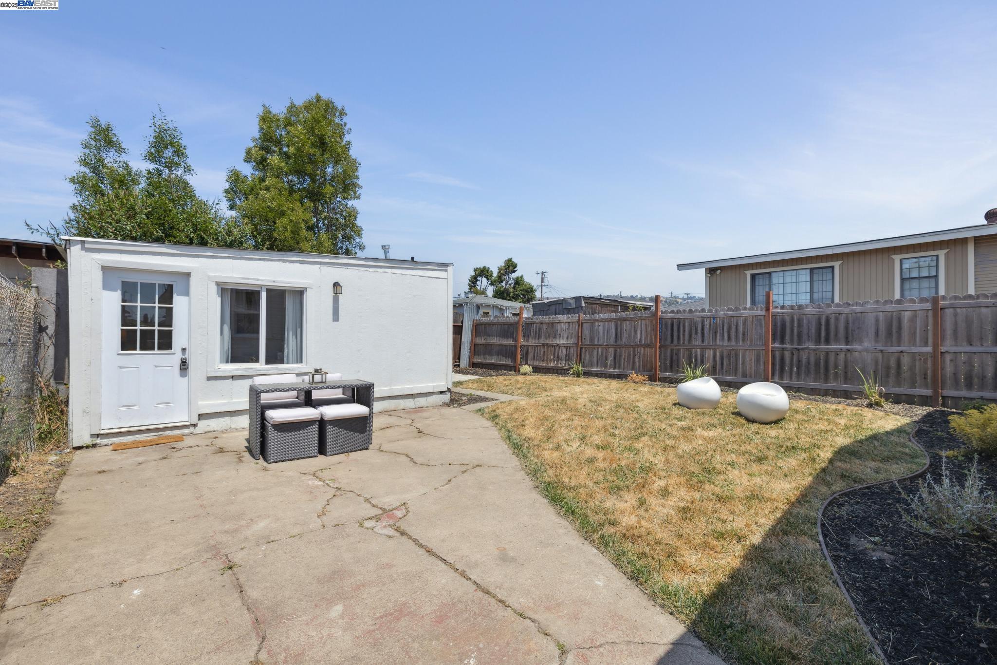 Detail Gallery Image 25 of 43 For 1921 87th Ave, Oakland,  CA 94621 - 2 Beds | 1/1 Baths