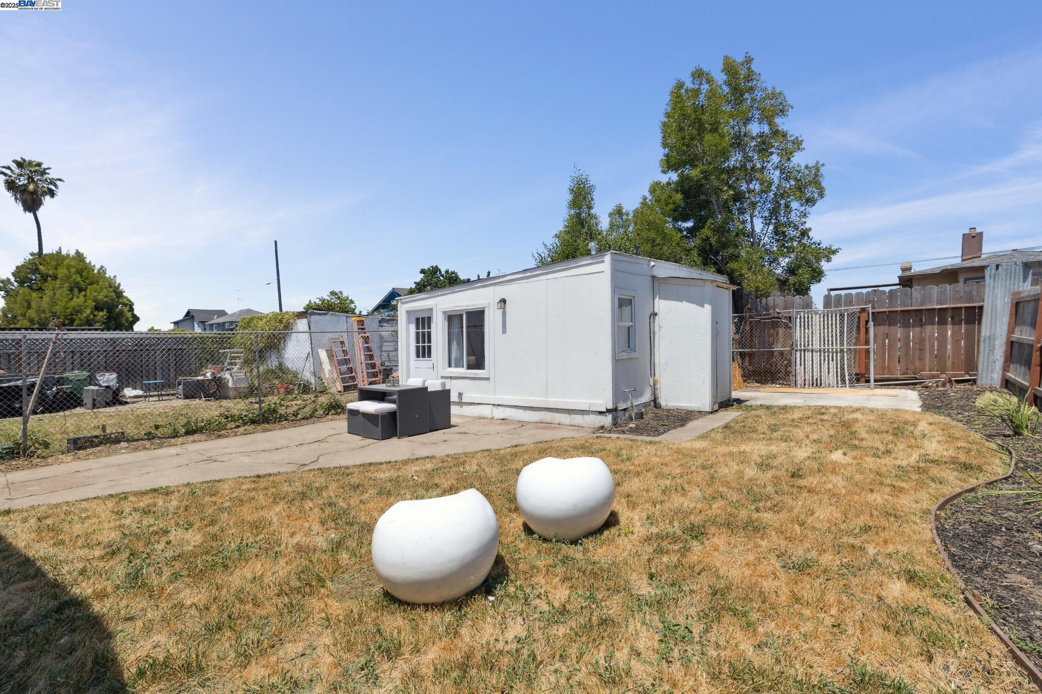 Detail Gallery Image 27 of 43 For 1921 87th Ave, Oakland,  CA 94621 - 2 Beds | 1/1 Baths