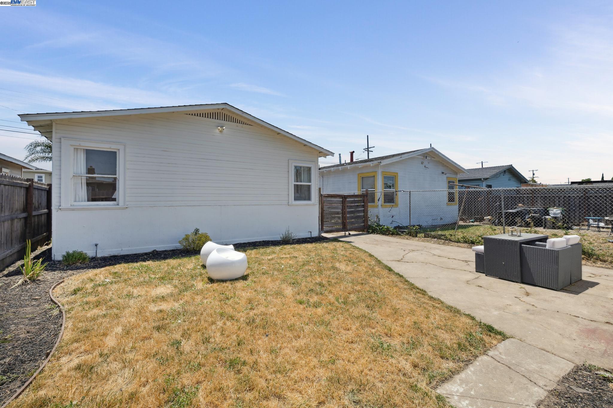 Detail Gallery Image 28 of 43 For 1921 87th Ave, Oakland,  CA 94621 - 2 Beds | 1/1 Baths