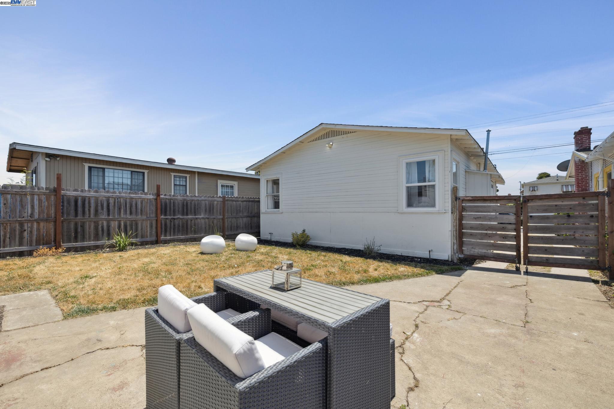 Detail Gallery Image 29 of 43 For 1921 87th Ave, Oakland,  CA 94621 - 2 Beds | 1/1 Baths