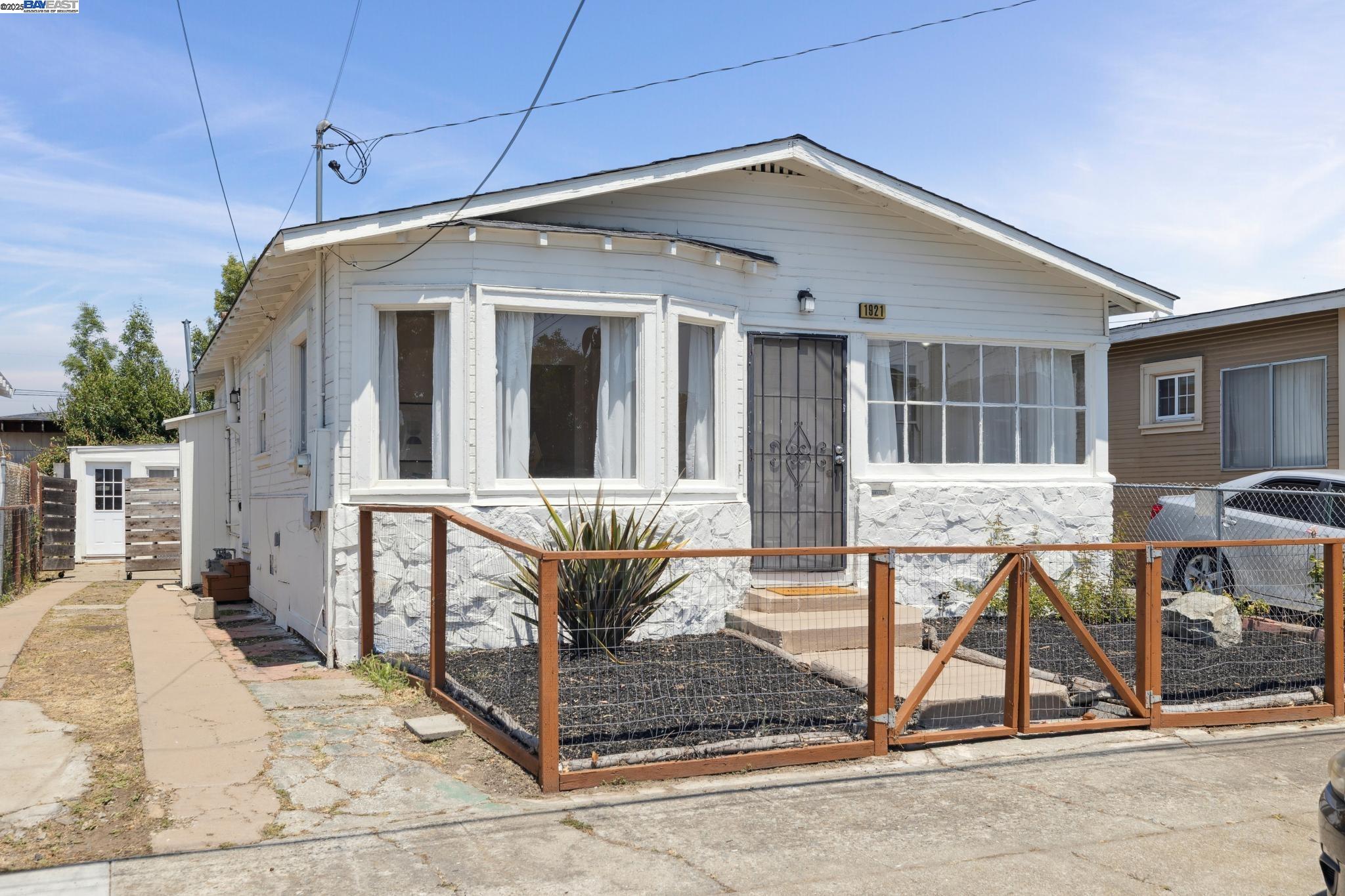Detail Gallery Image 39 of 43 For 1921 87th Ave, Oakland,  CA 94621 - 2 Beds | 1/1 Baths