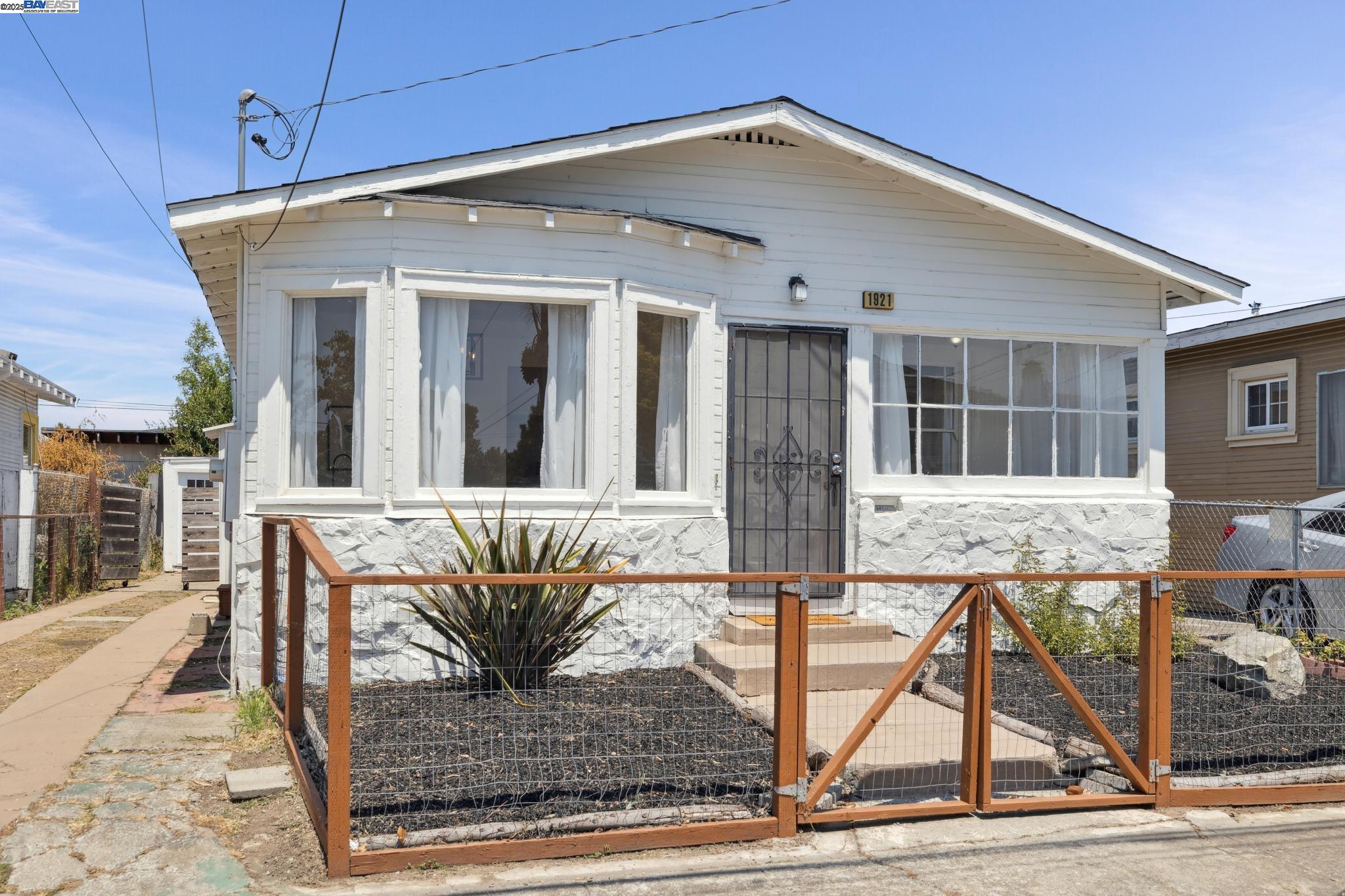 Detail Gallery Image 40 of 43 For 1921 87th Ave, Oakland,  CA 94621 - 2 Beds | 1/1 Baths