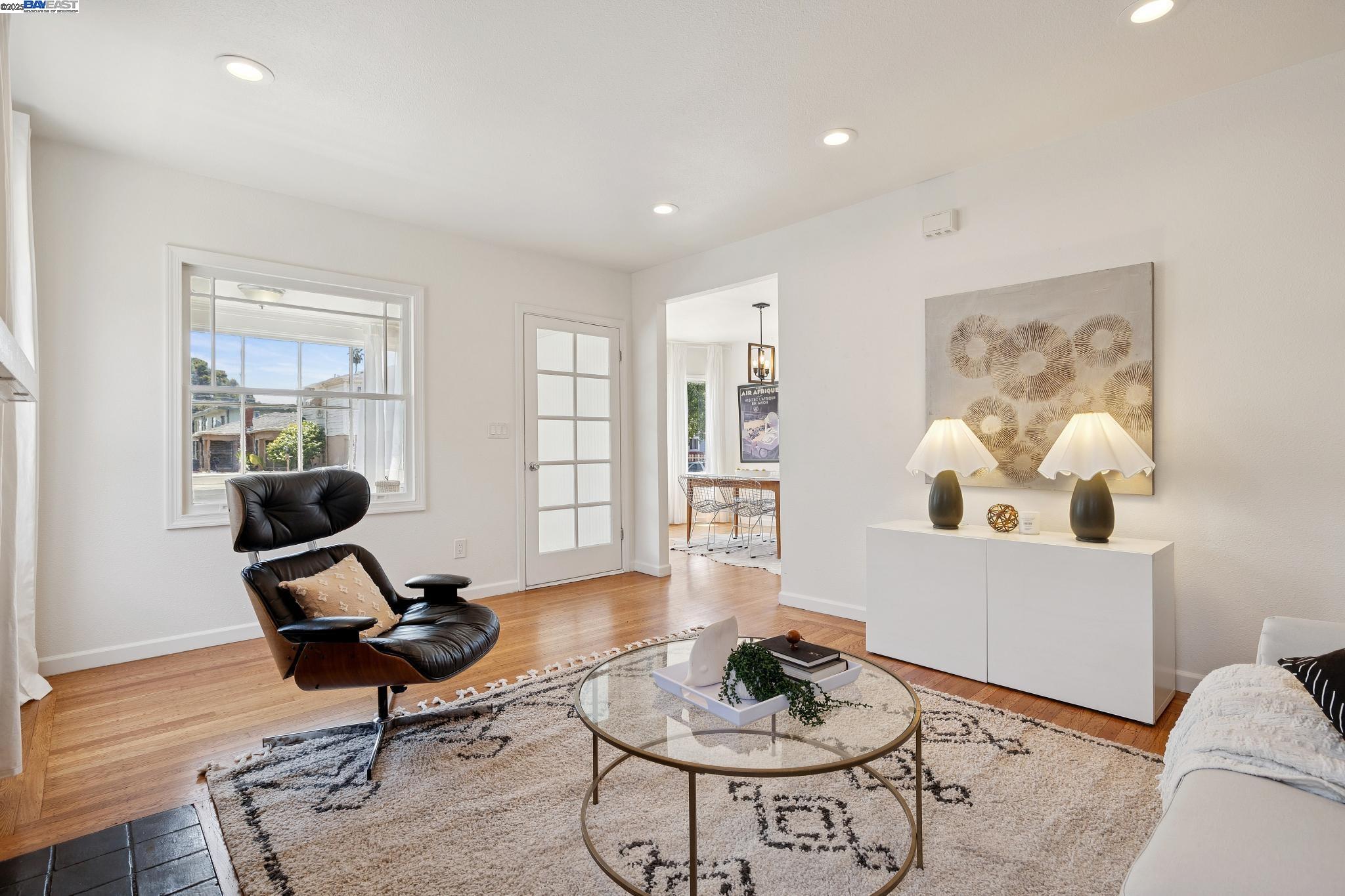 Detail Gallery Image 6 of 43 For 1921 87th Ave, Oakland,  CA 94621 - 2 Beds | 1/1 Baths