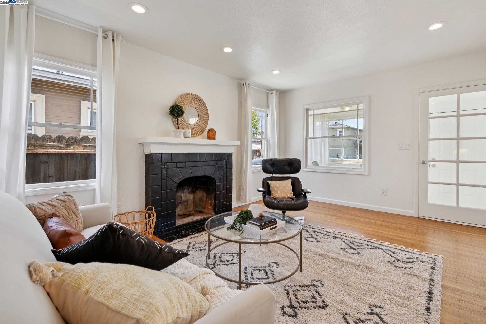 Detail Gallery Image 7 of 43 For 1921 87th Ave, Oakland,  CA 94621 - 2 Beds | 1/1 Baths