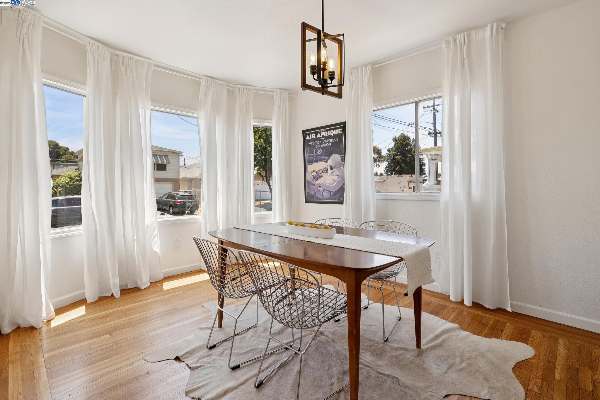 Detail Gallery Image 8 of 43 For 1921 87th Ave, Oakland,  CA 94621 - 2 Beds | 1/1 Baths