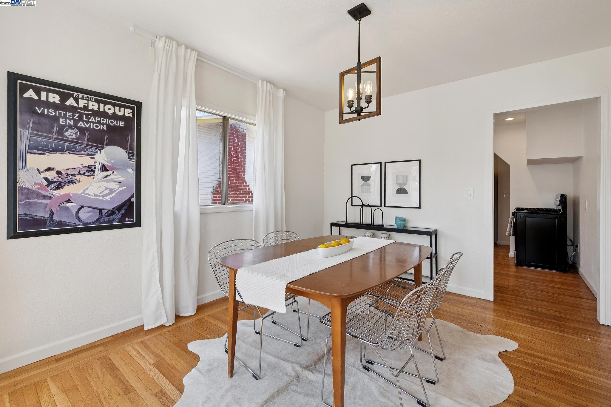 Detail Gallery Image 9 of 43 For 1921 87th Ave, Oakland,  CA 94621 - 2 Beds | 1/1 Baths