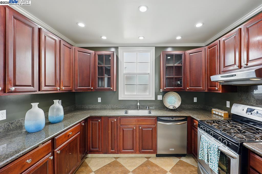 Detail Gallery Image 14 of 50 For 138 W Market St, Daly City,  CA 94014 - 3 Beds | 1 Baths