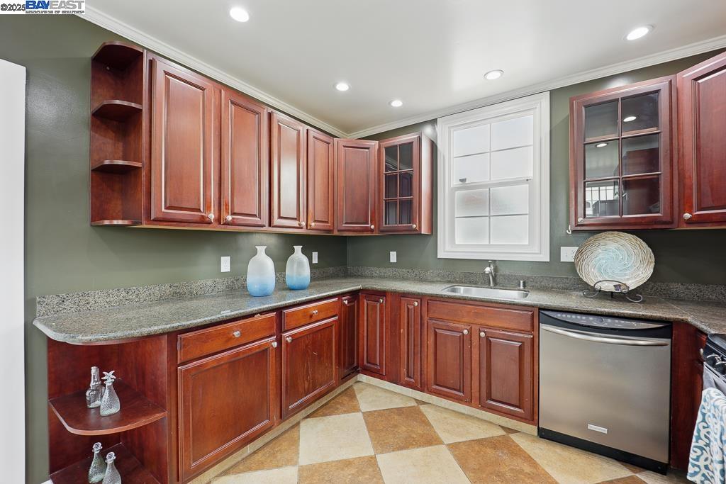Detail Gallery Image 16 of 50 For 138 W Market St, Daly City,  CA 94014 - 3 Beds | 1 Baths