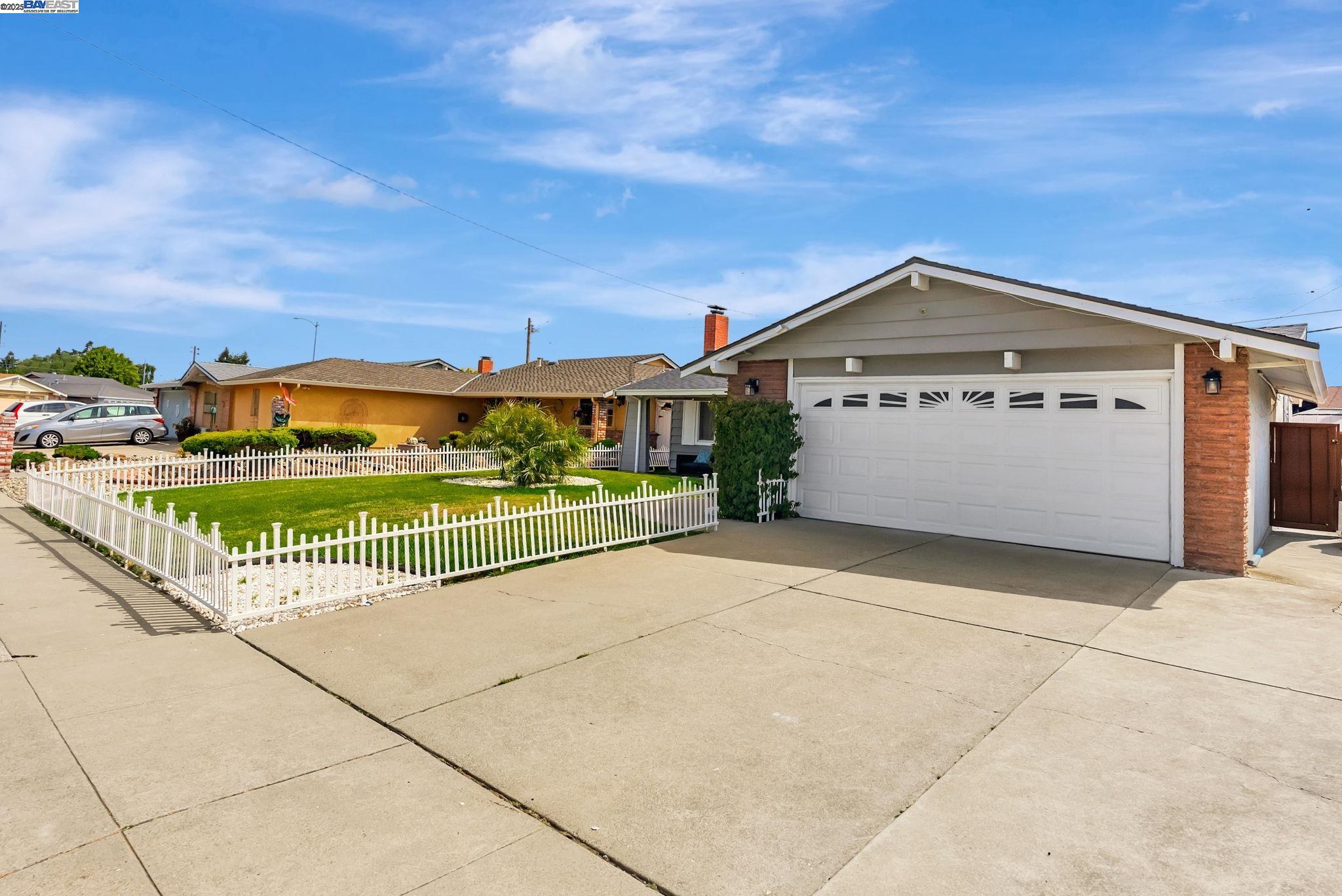 Detail Gallery Image 3 of 53 For 35128 Cabrillo Dr, Fremont,  CA 94536 - 3 Beds | 2 Baths