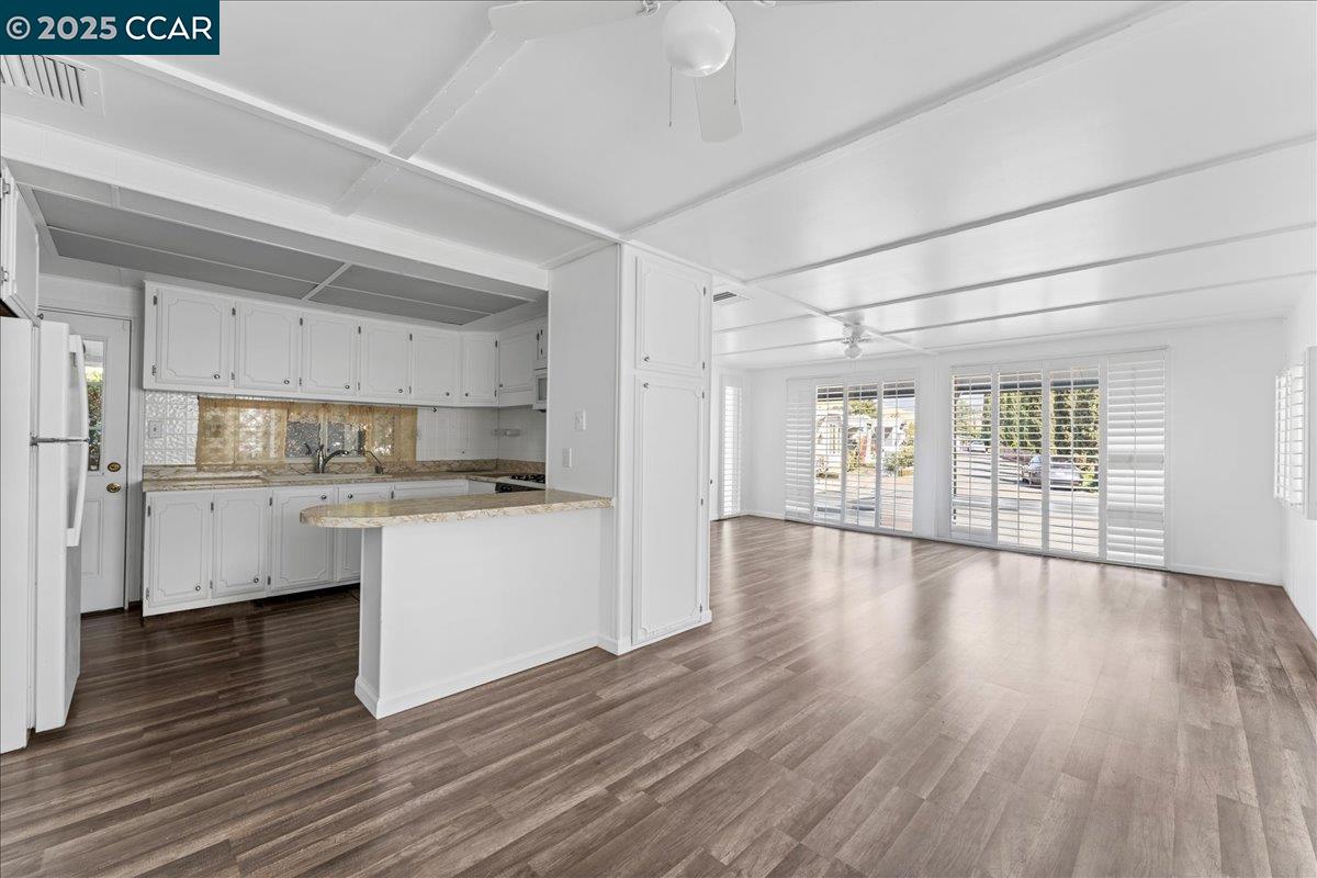 Detail Gallery Image 1 of 33 For 100 Welcome Ave, Concord,  CA 94518 - 2 Beds | 2 Baths