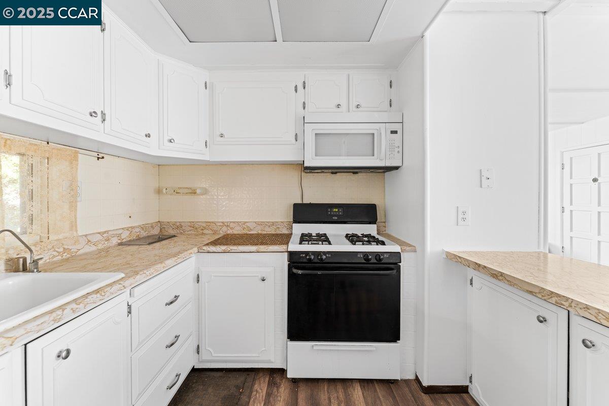 Detail Gallery Image 3 of 33 For 100 Welcome Ave, Concord,  CA 94518 - 2 Beds | 2 Baths