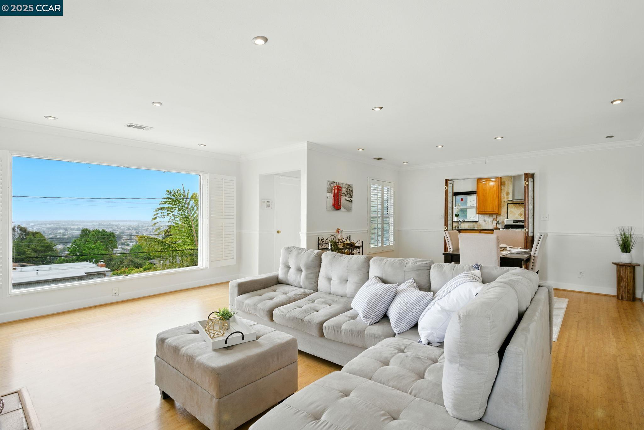 Detail Gallery Image 1 of 42 For 7968 Michigan Ave, Oakland,  CA 94605 - 3 Beds | 2 Baths