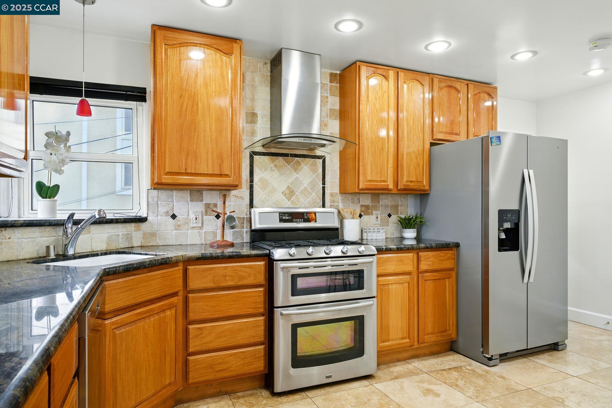 Detail Gallery Image 20 of 42 For 7968 Michigan Ave, Oakland,  CA 94605 - 3 Beds | 2 Baths