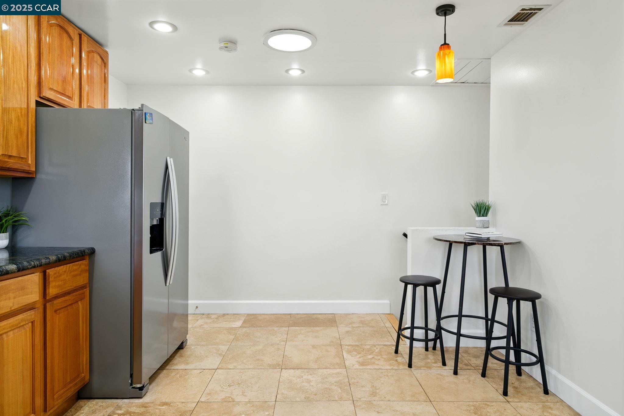 Detail Gallery Image 21 of 42 For 7968 Michigan Ave, Oakland,  CA 94605 - 3 Beds | 2 Baths