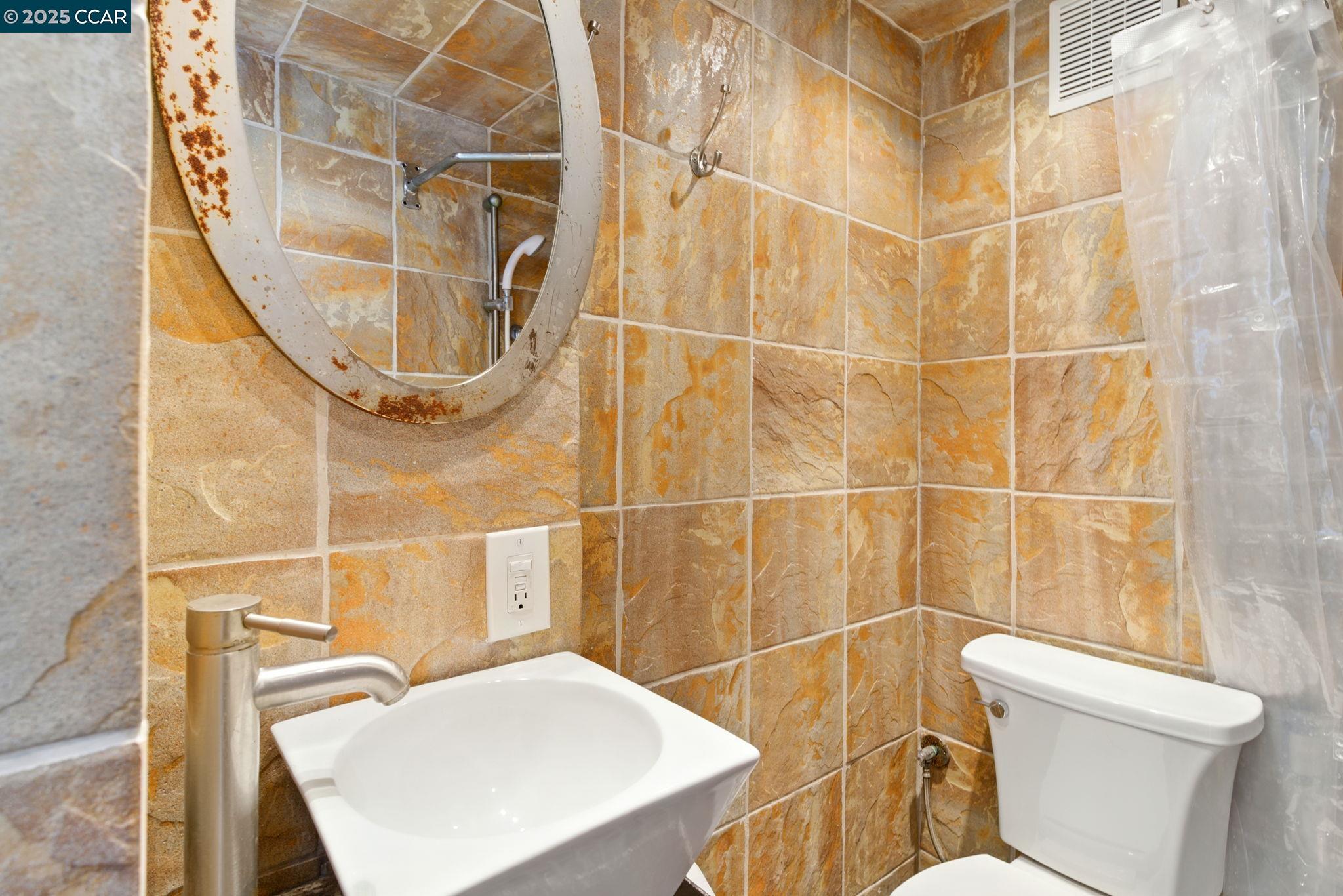 Detail Gallery Image 27 of 42 For 7968 Michigan Ave, Oakland,  CA 94605 - 3 Beds | 2 Baths