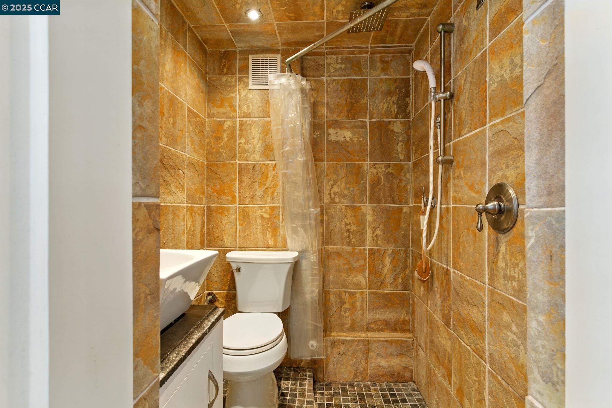 Detail Gallery Image 28 of 42 For 7968 Michigan Ave, Oakland,  CA 94605 - 3 Beds | 2 Baths