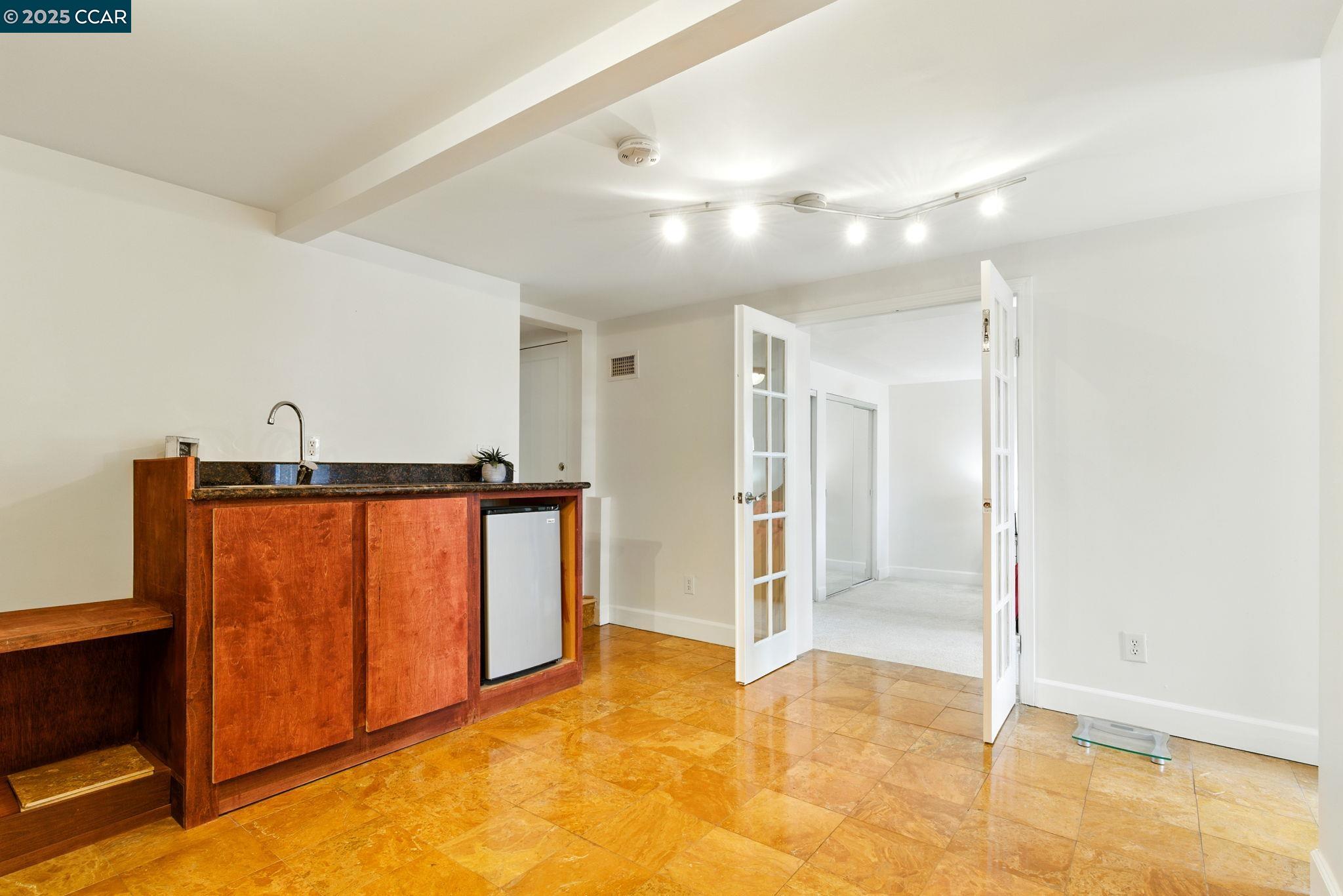 Detail Gallery Image 29 of 42 For 7968 Michigan Ave, Oakland,  CA 94605 - 3 Beds | 2 Baths