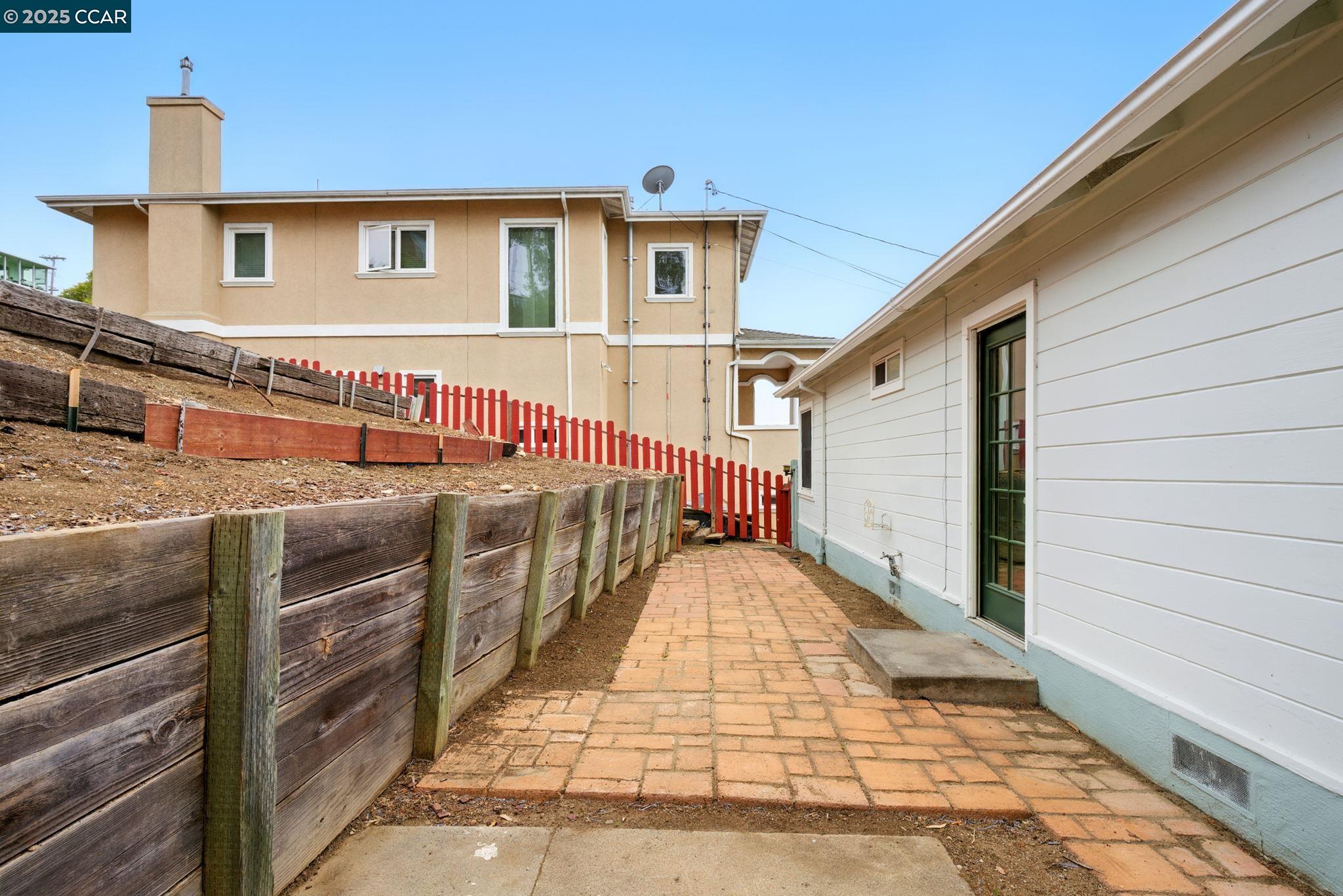 Detail Gallery Image 35 of 42 For 7968 Michigan Ave, Oakland,  CA 94605 - 3 Beds | 2 Baths