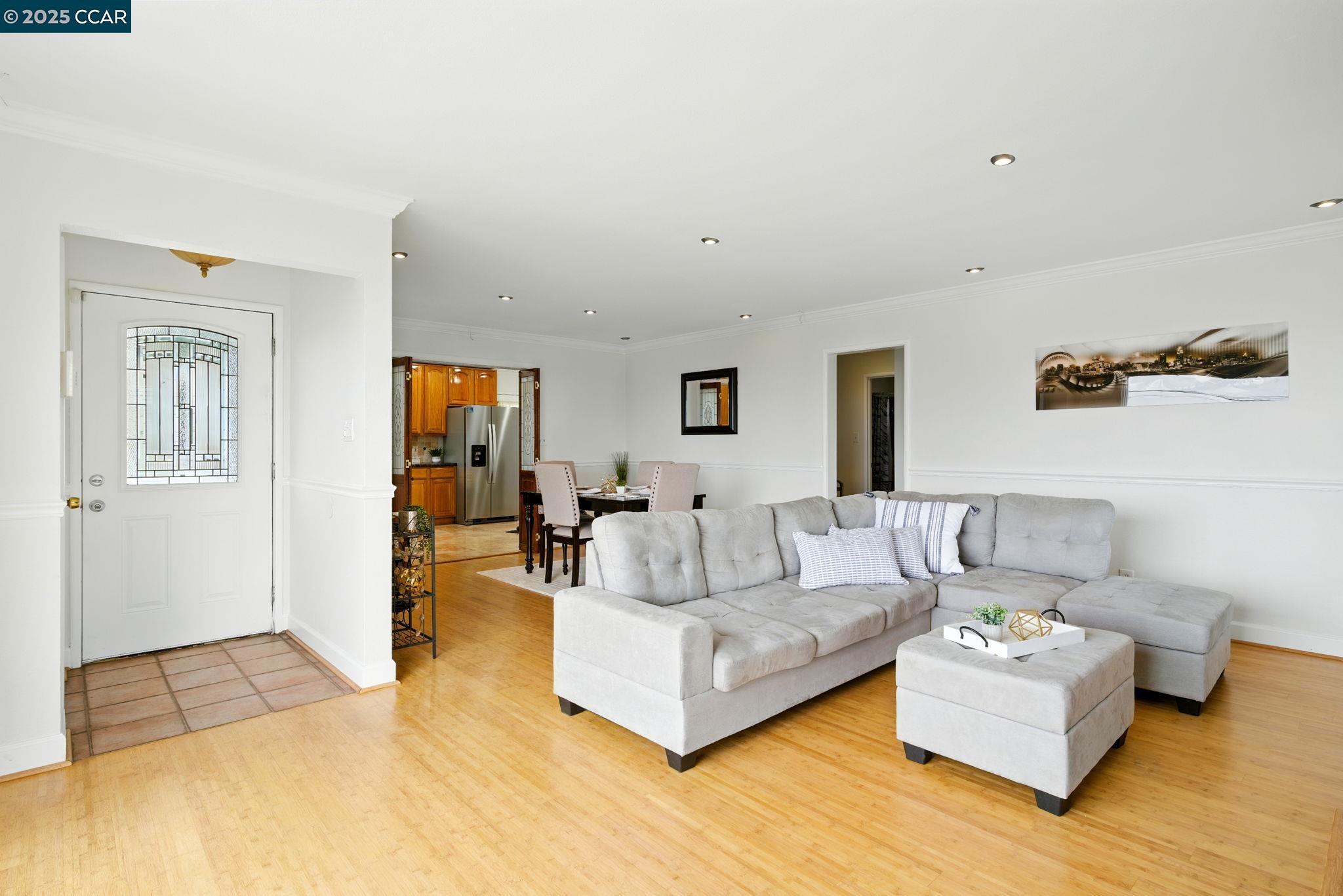 Detail Gallery Image 7 of 42 For 7968 Michigan Ave, Oakland,  CA 94605 - 3 Beds | 2 Baths