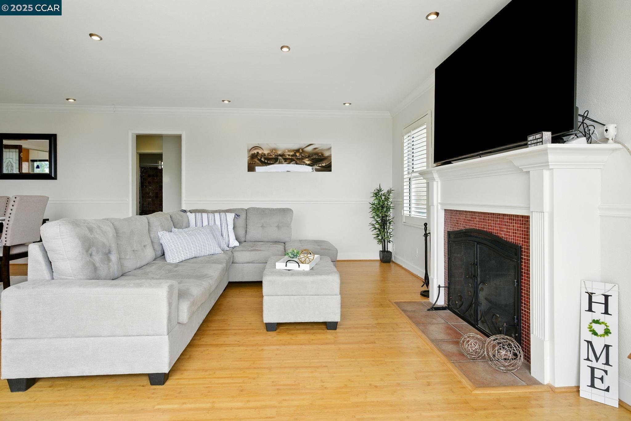Detail Gallery Image 10 of 42 For 7968 Michigan Ave, Oakland,  CA 94605 - 3 Beds | 2 Baths
