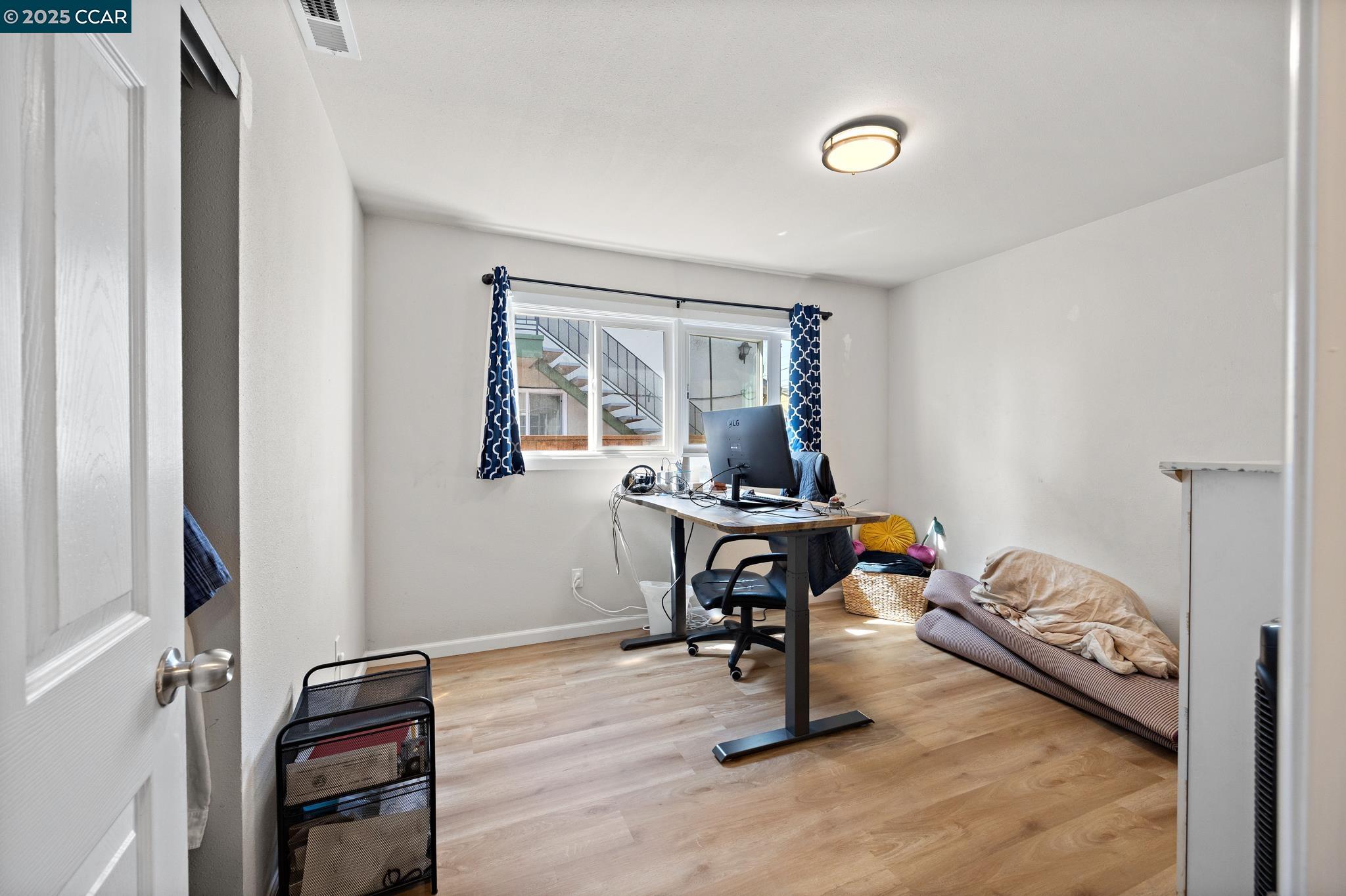 Detail Gallery Image 15 of 39 For 7447 Lockwood St, Oakland,  CA 94621 - 3 Beds | 1/2 Baths