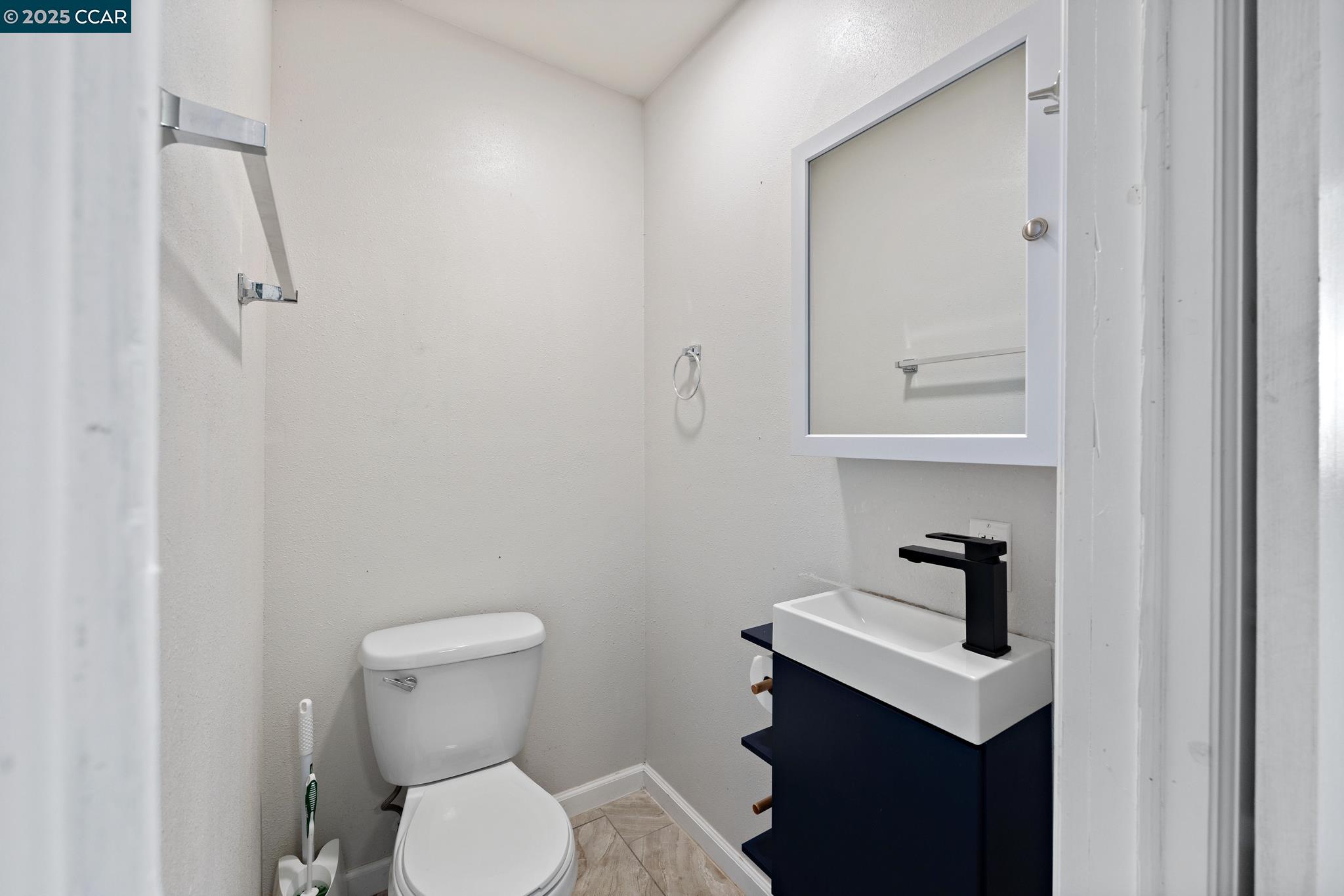 Detail Gallery Image 20 of 39 For 7447 Lockwood St, Oakland,  CA 94621 - 3 Beds | 1/2 Baths