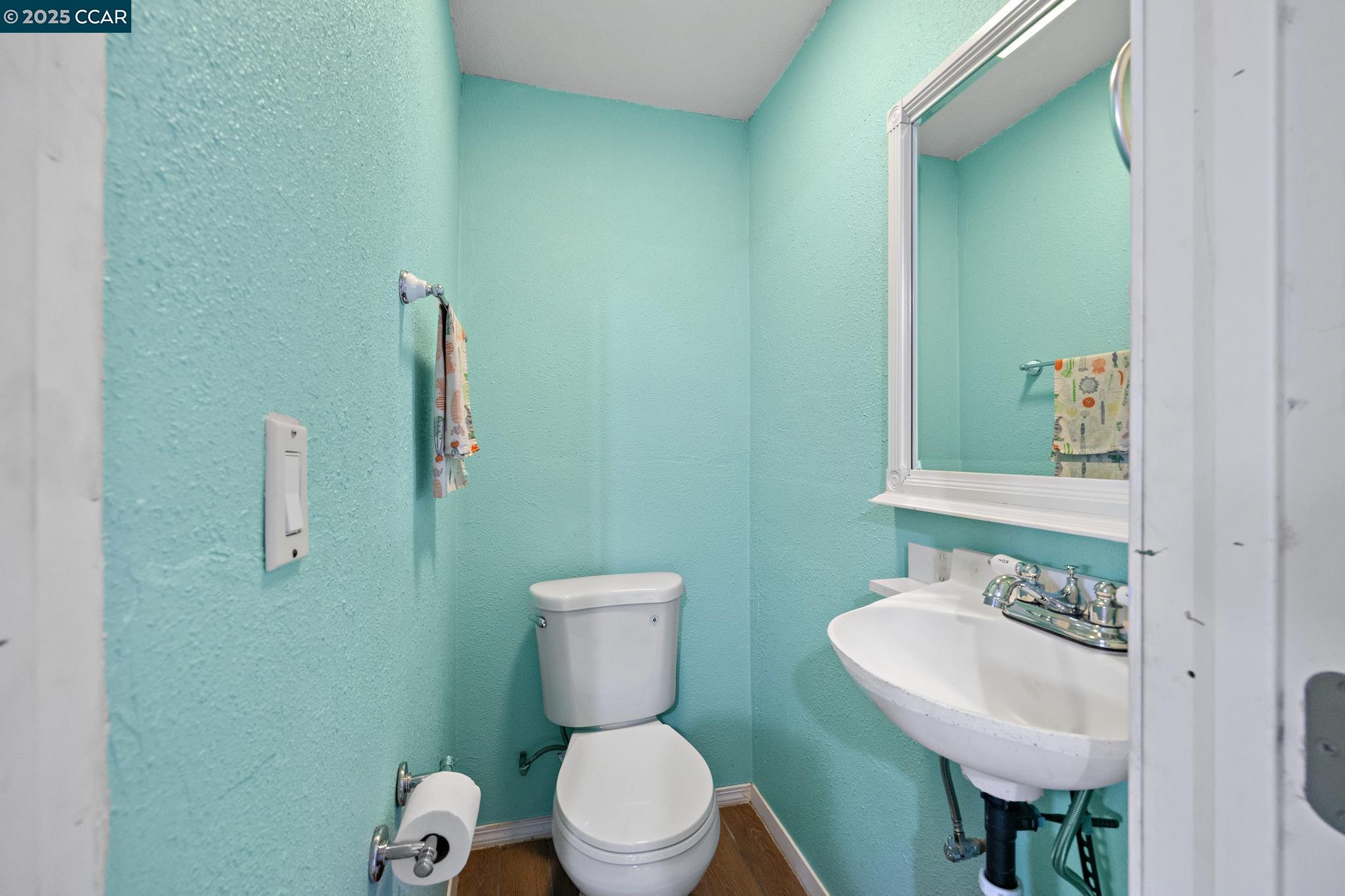 Detail Gallery Image 21 of 39 For 7447 Lockwood St, Oakland,  CA 94621 - 3 Beds | 1/2 Baths