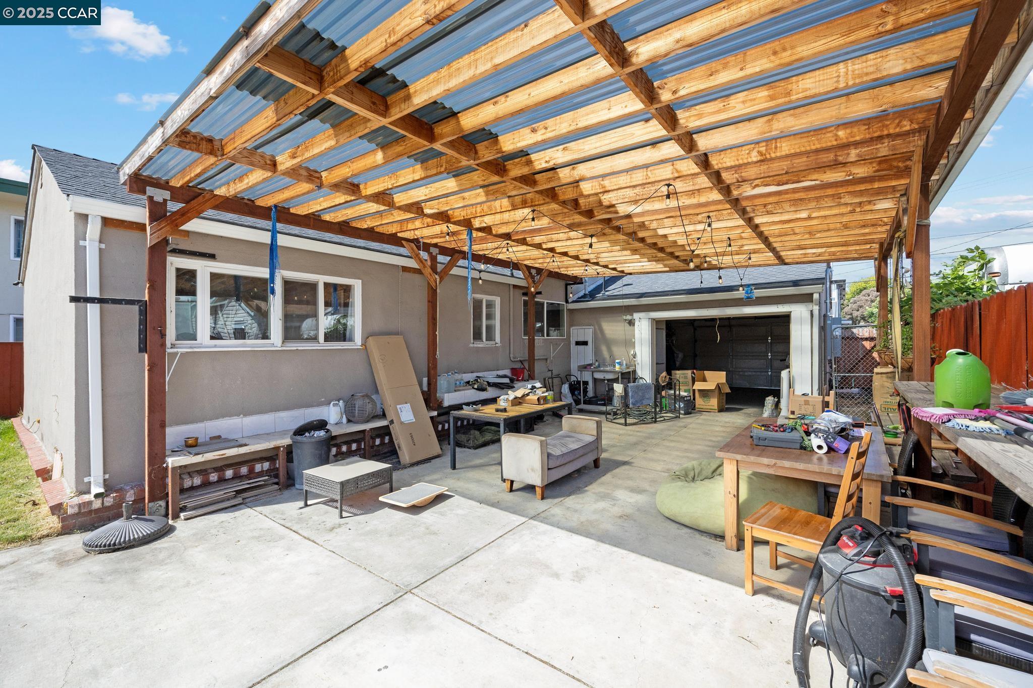 Detail Gallery Image 23 of 39 For 7447 Lockwood St, Oakland,  CA 94621 - 3 Beds | 1/2 Baths