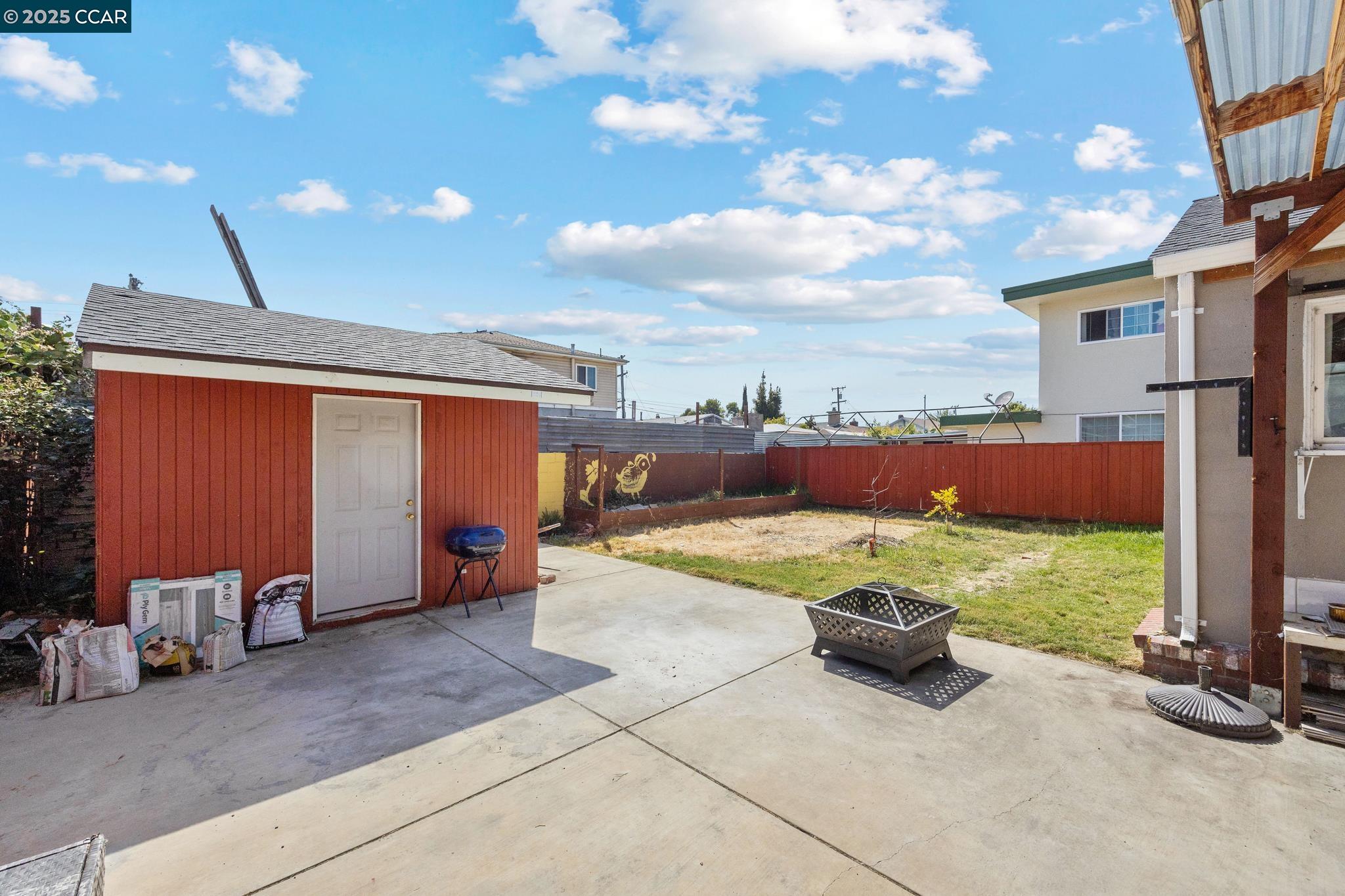 Detail Gallery Image 24 of 39 For 7447 Lockwood St, Oakland,  CA 94621 - 3 Beds | 1/2 Baths