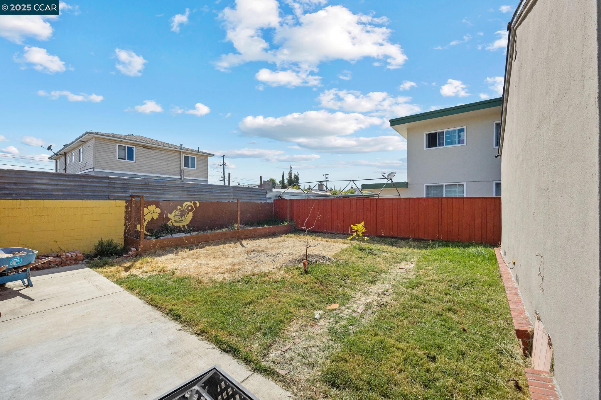 Detail Gallery Image 25 of 39 For 7447 Lockwood St, Oakland,  CA 94621 - 3 Beds | 1/2 Baths